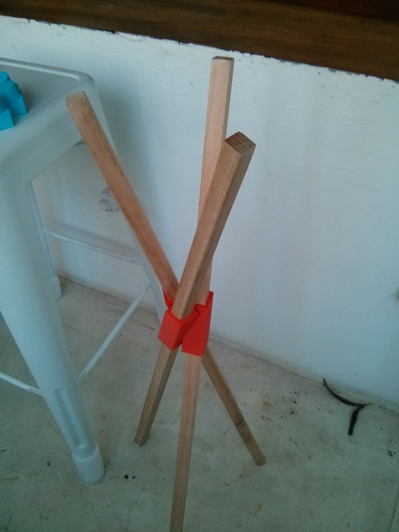 Tripod Style Feet, and Material