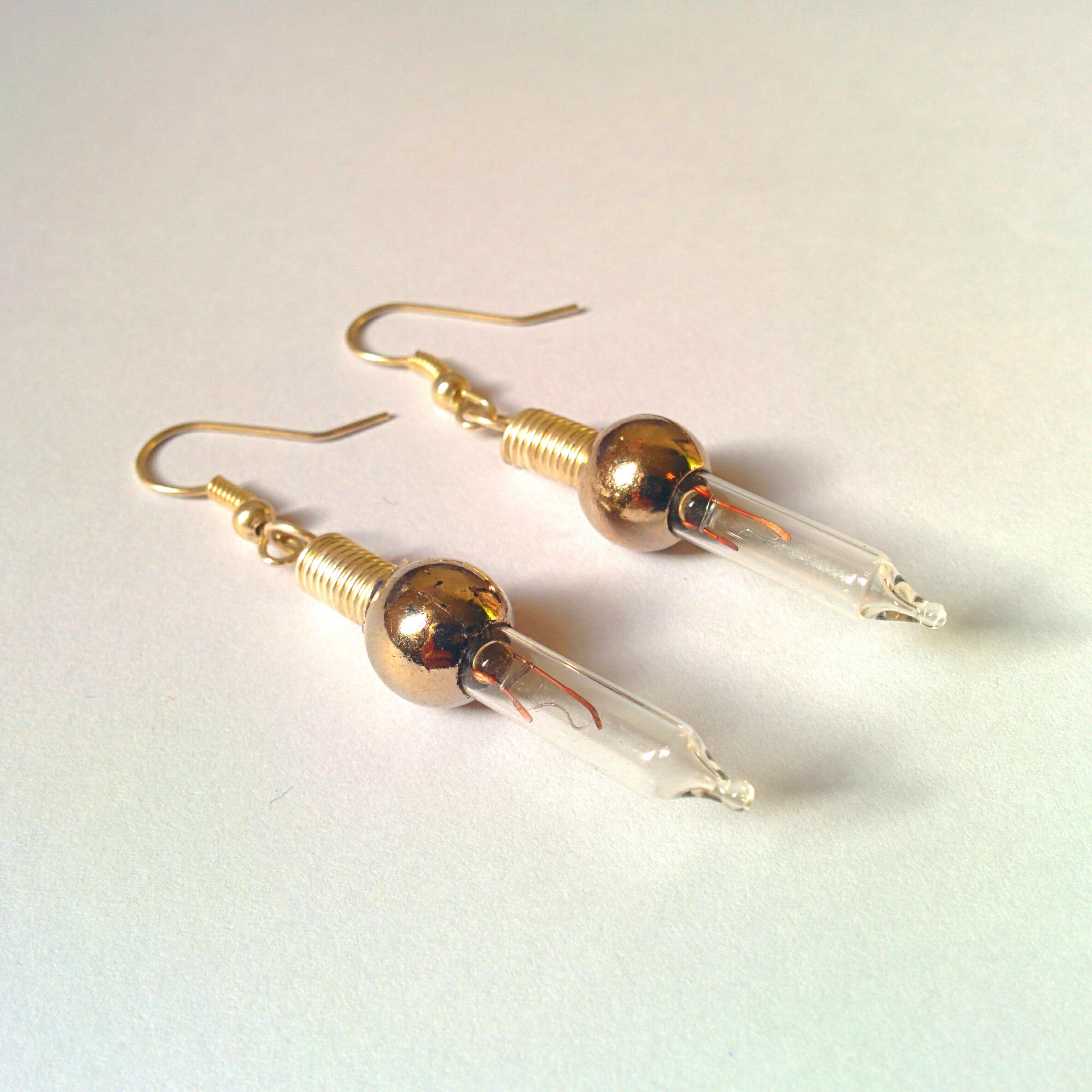 How to Make Earrings Using Old X-mas Lights Bulb : 4 Steps (with