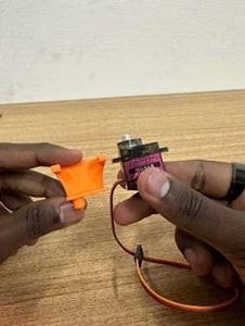 Attaching Mounts to Servo