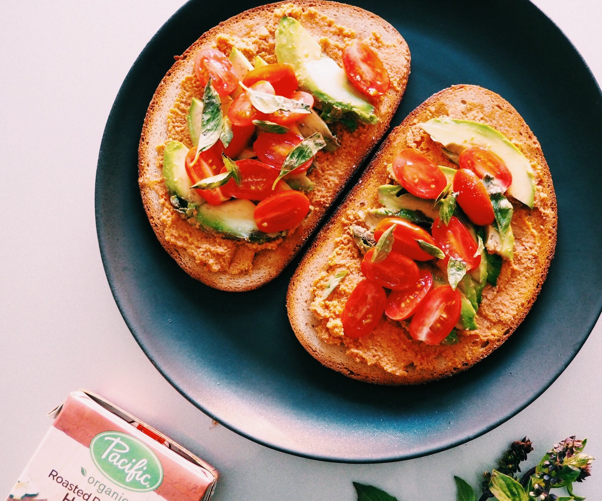 RECIPE | HUMMUS AVOCADO TOMATO TOAST