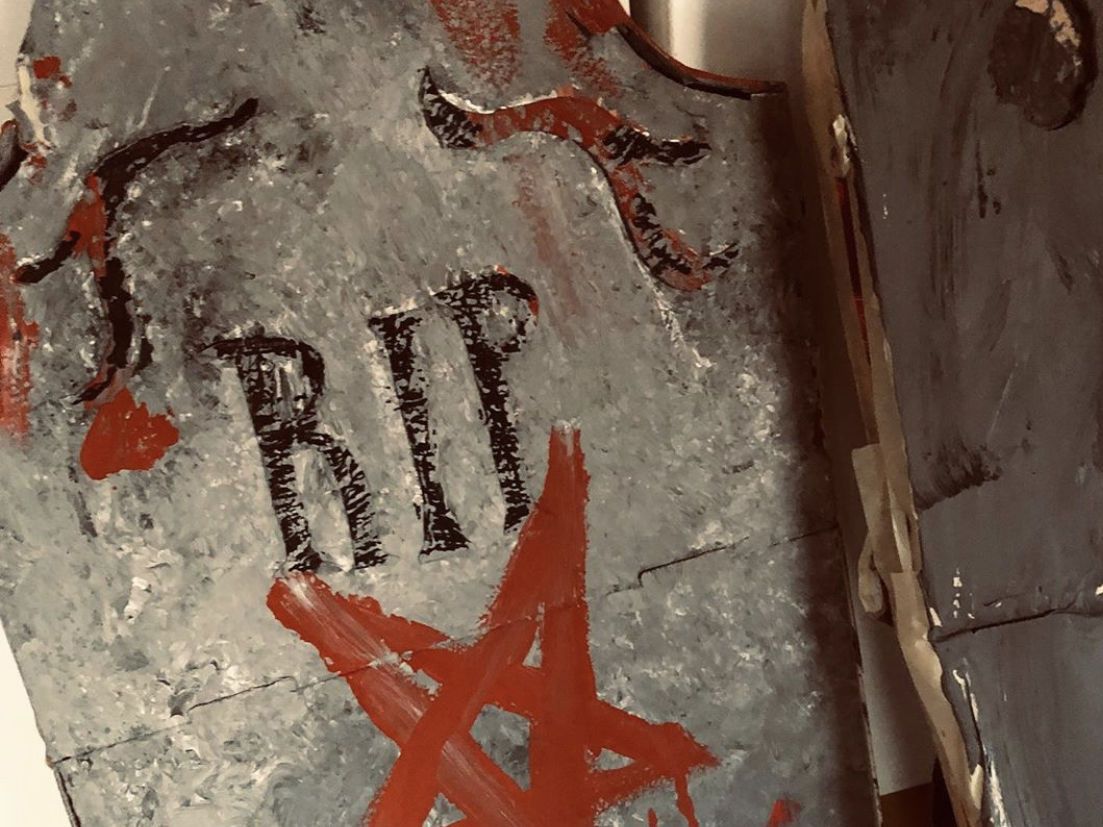 Upcycled Pizza Box Headstone