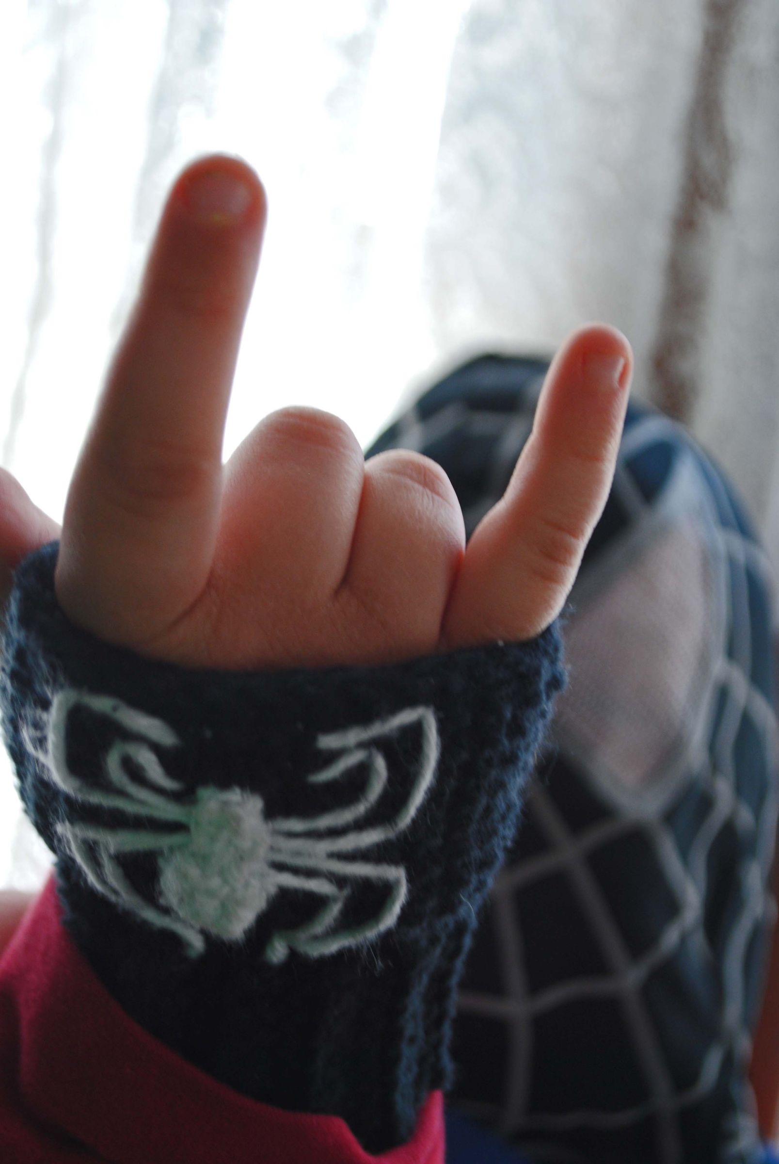 How to Crochet Awesome Black Suit Spiderman Fingerless Gloves