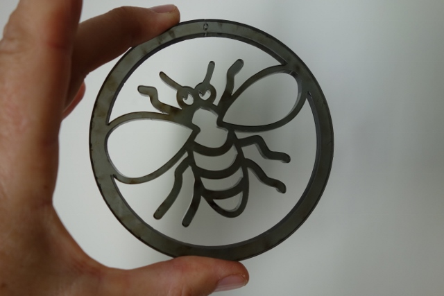 Lasercut Simple Bee Hanging Pendant