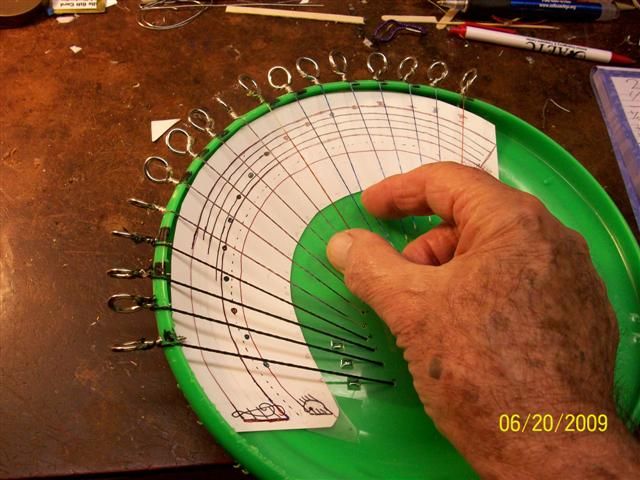 MAKE a MINI-HARP FROM a PLASTIC THROWING DISC