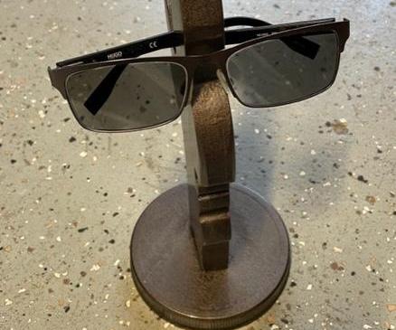 CARICATURE EYEGLASS HOLDER
