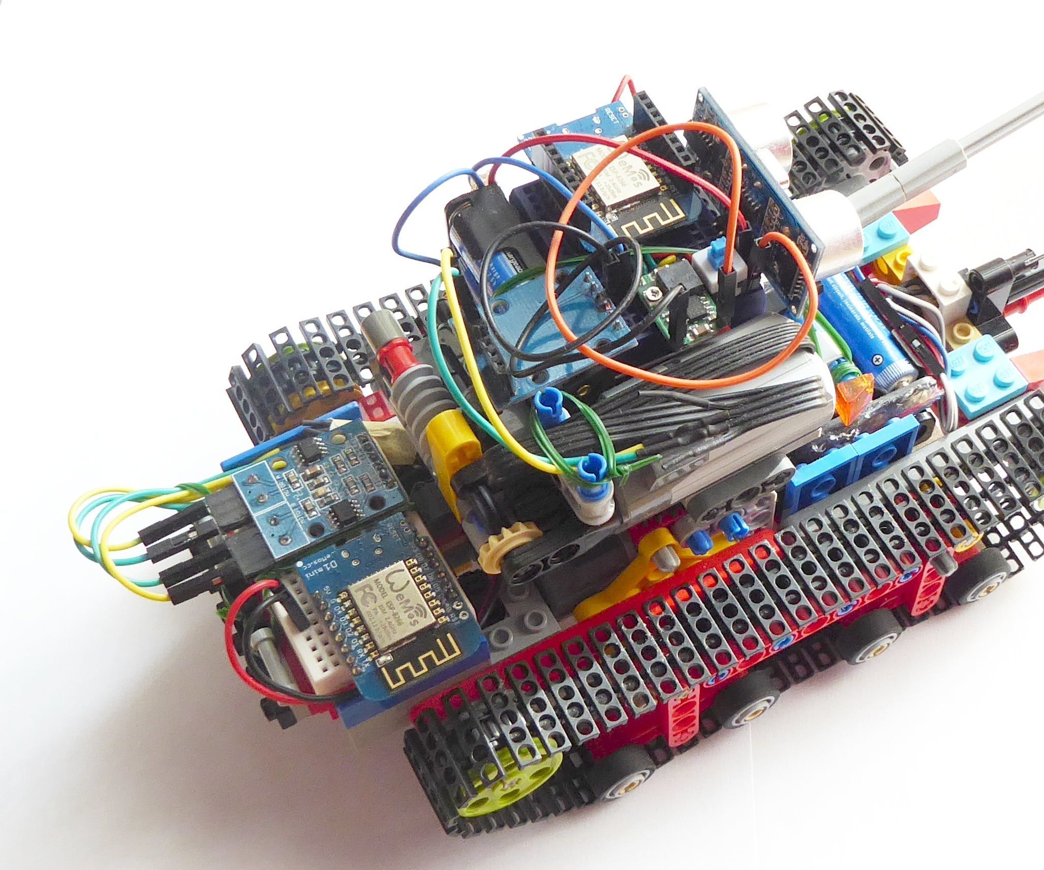 Controlling LEGO Tank by ESP8266 With Scratch or RoboRemo