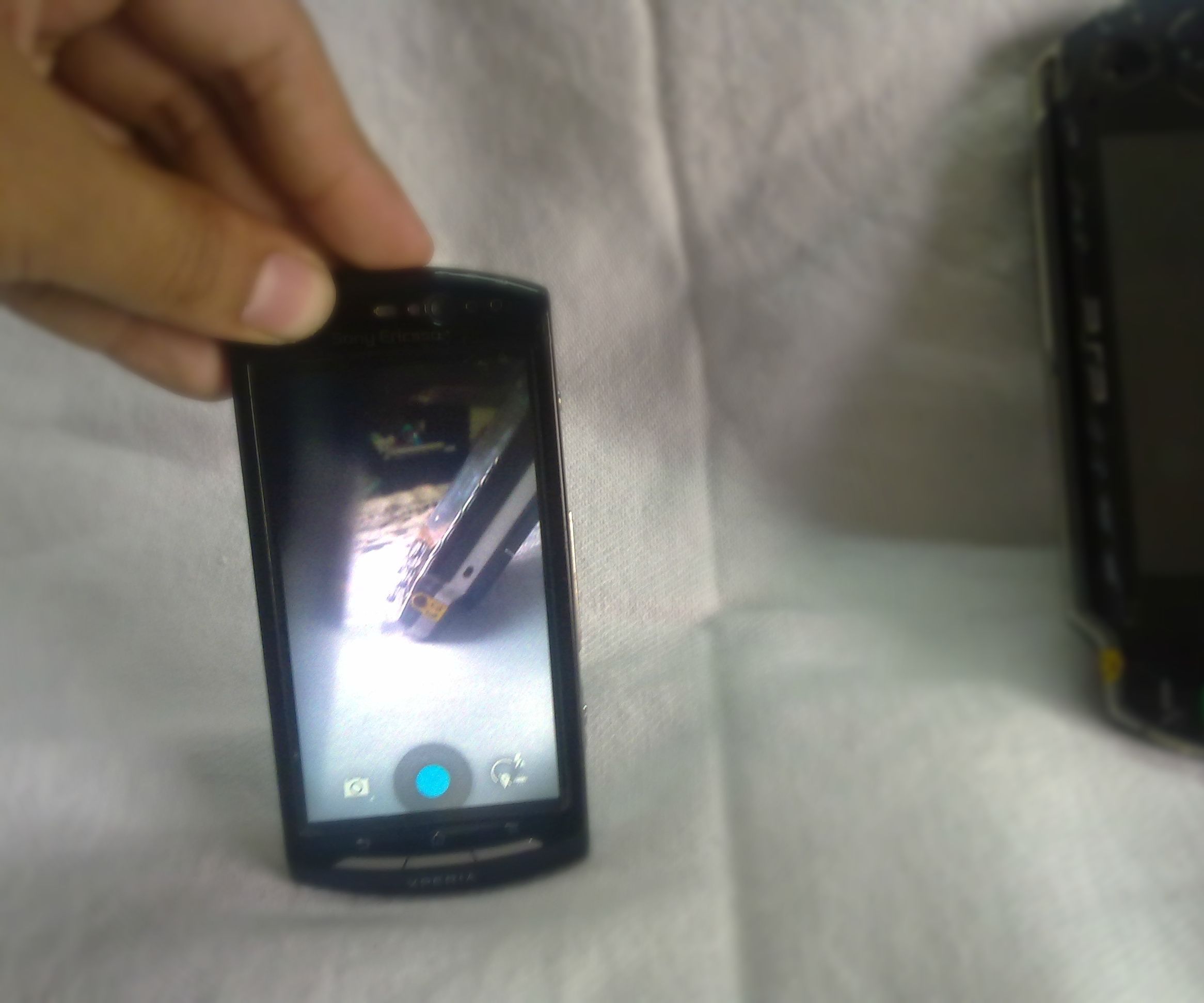THE PERISCOPE CAM:how to turn your phone into a spy camera.
