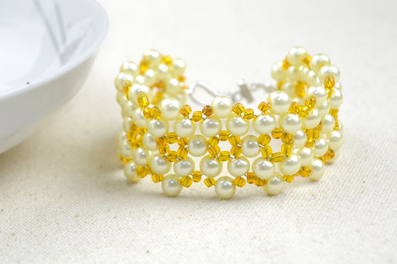 How to Bead Bracelets Out of One Basic Pattern