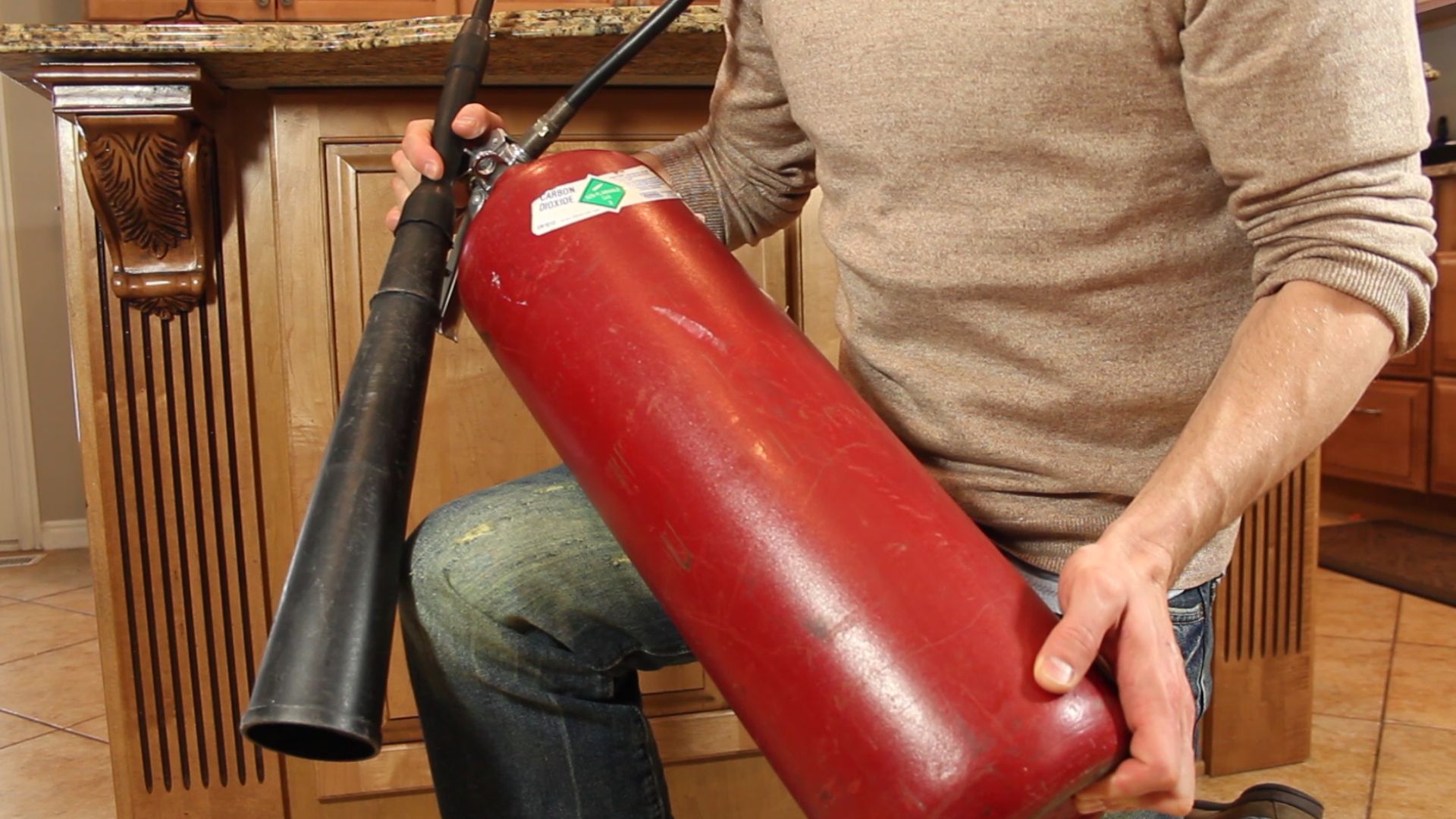 How to Make Dry Ice With a Fire Extinguisher! 5 Steps (with