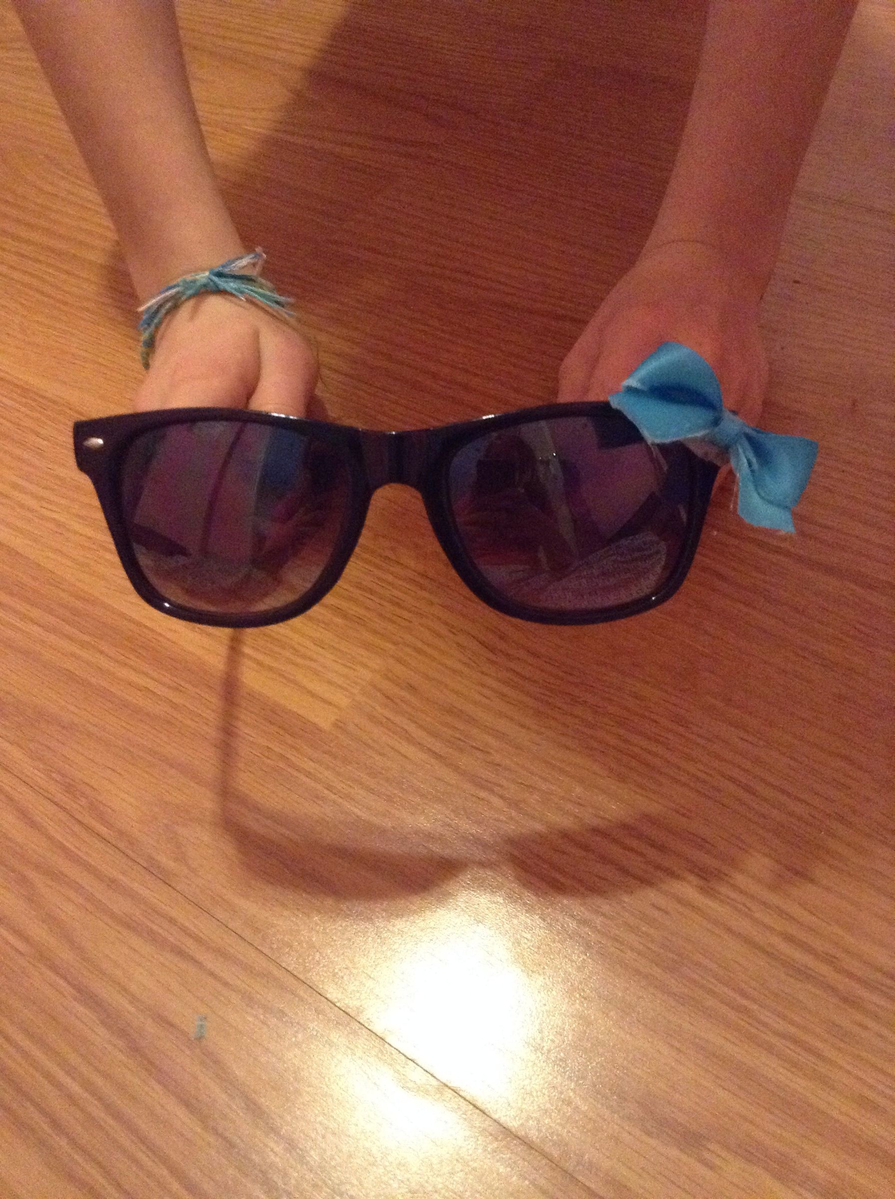 How to Style Your Sunglasses