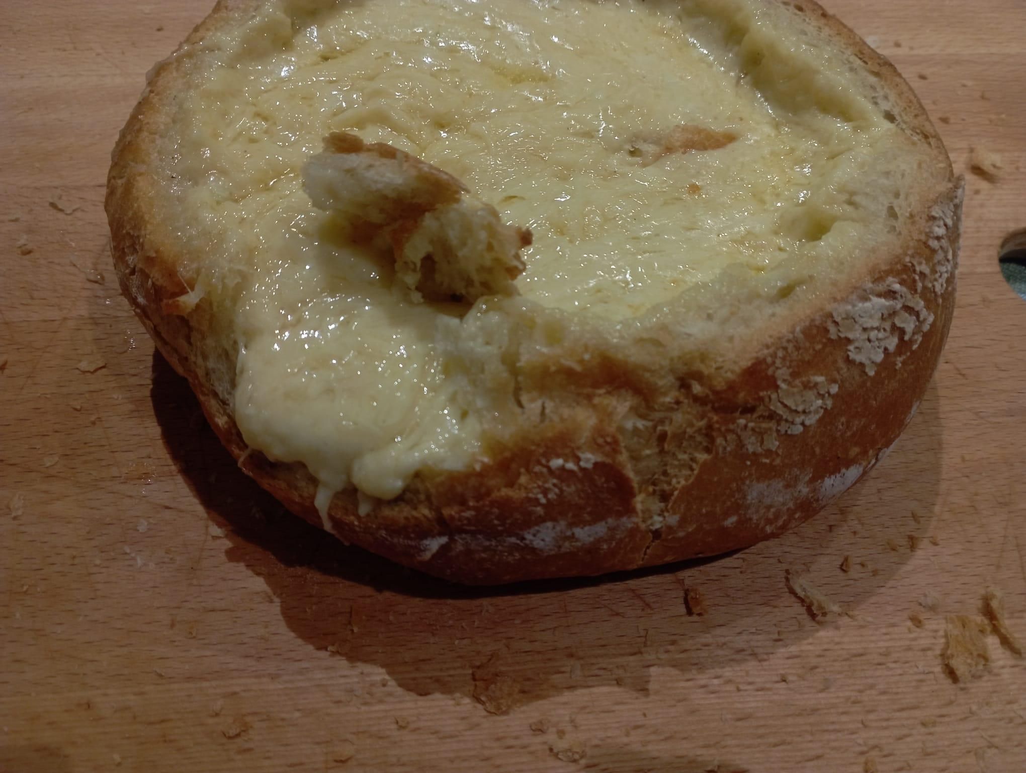 Fondue Dans Un Pain (Fondue in Rustic Bread) 4 Steps Instructables