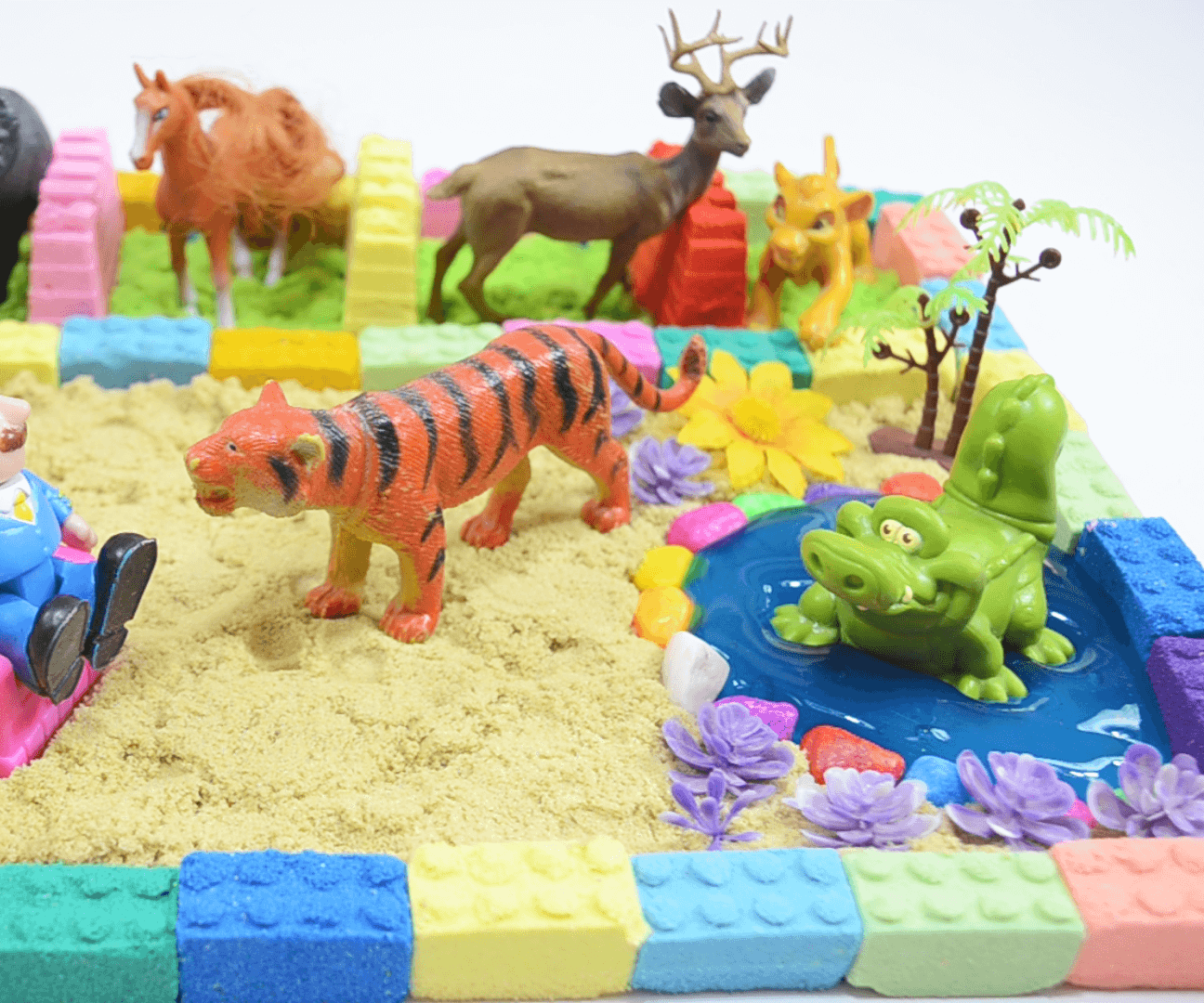 DIY Kinetic Sand Wild Animal Zoo for Kids 