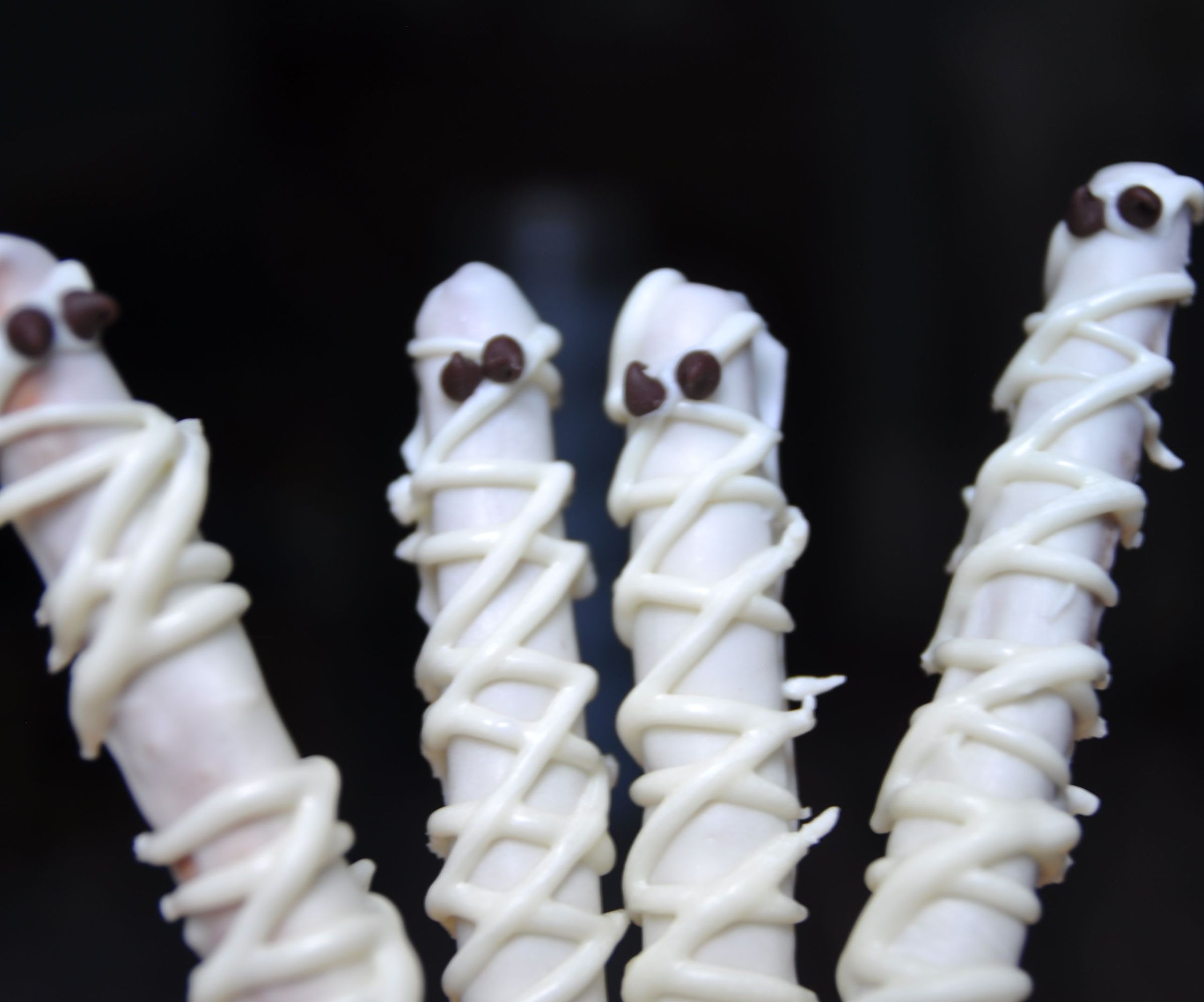 How to  Make Mummy Pretzels | Easy Halloween Recipe