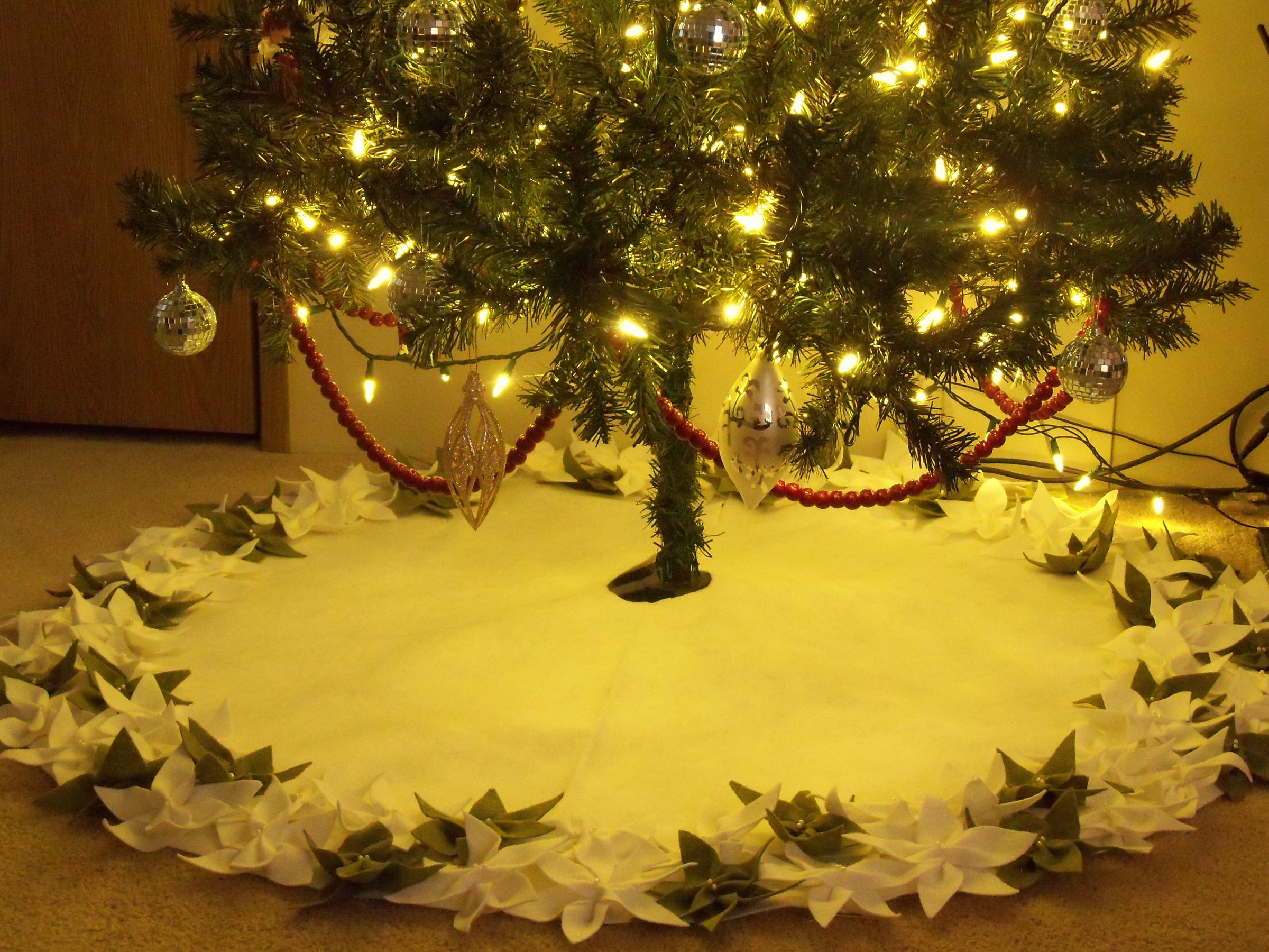 Felt Poinsettia Tree Skirt