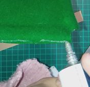 Cắt các bức tường và dán keo lên