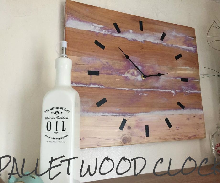 Pallet Wood Clock