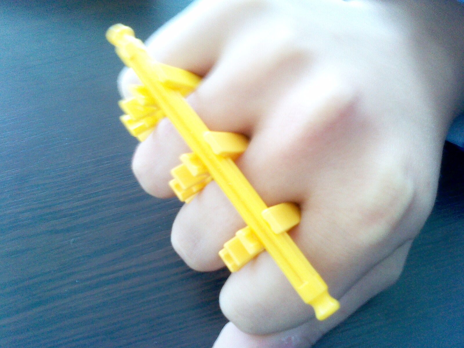 Knex Knuckle Duster (improved)