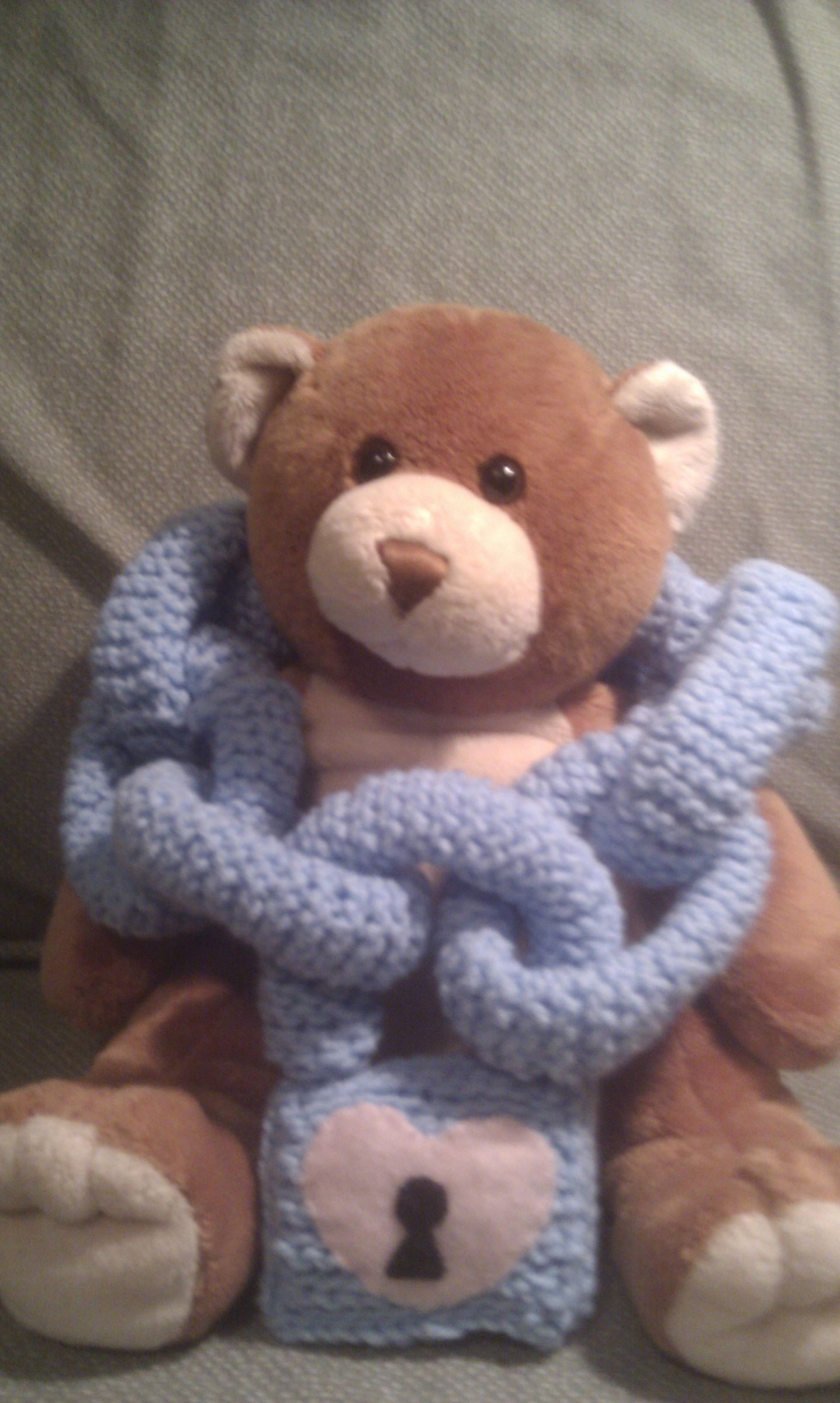 How to Crochet a Yarn Lock and Chain