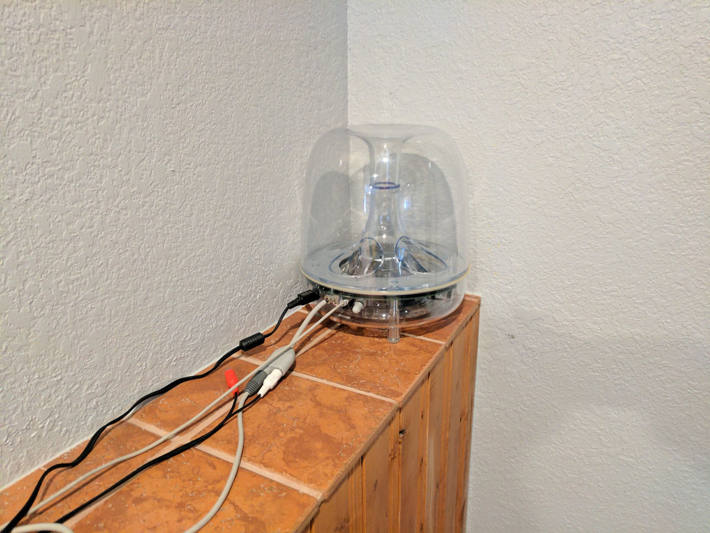 Custom TV Speaker, Streaming Device, Power Strip, Shelf & Cable Hider 6 Steps (with Pictures