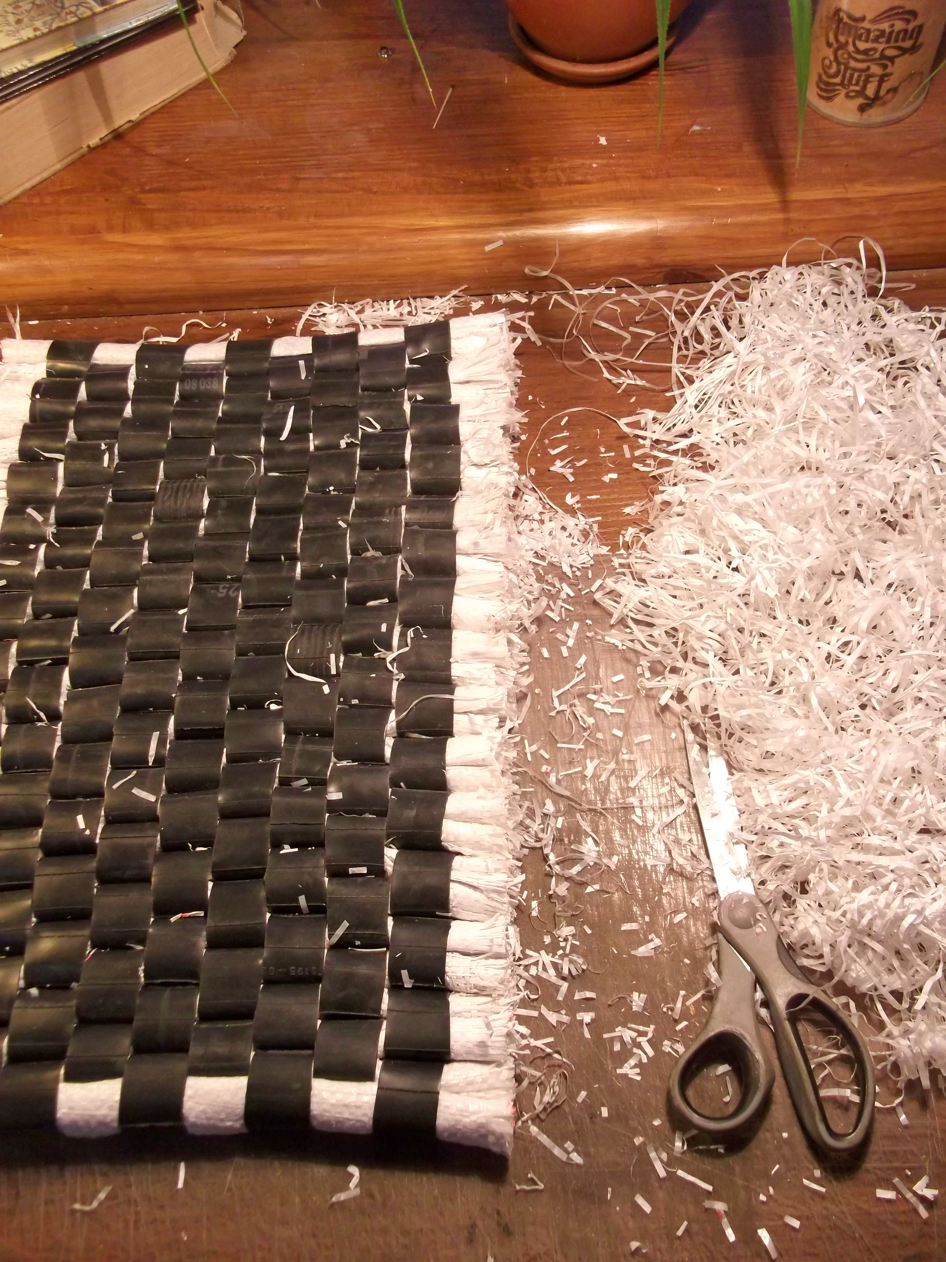 Inner Tubes + Plastic Bags Woven Rug #2 : 13 Steps - Instructables