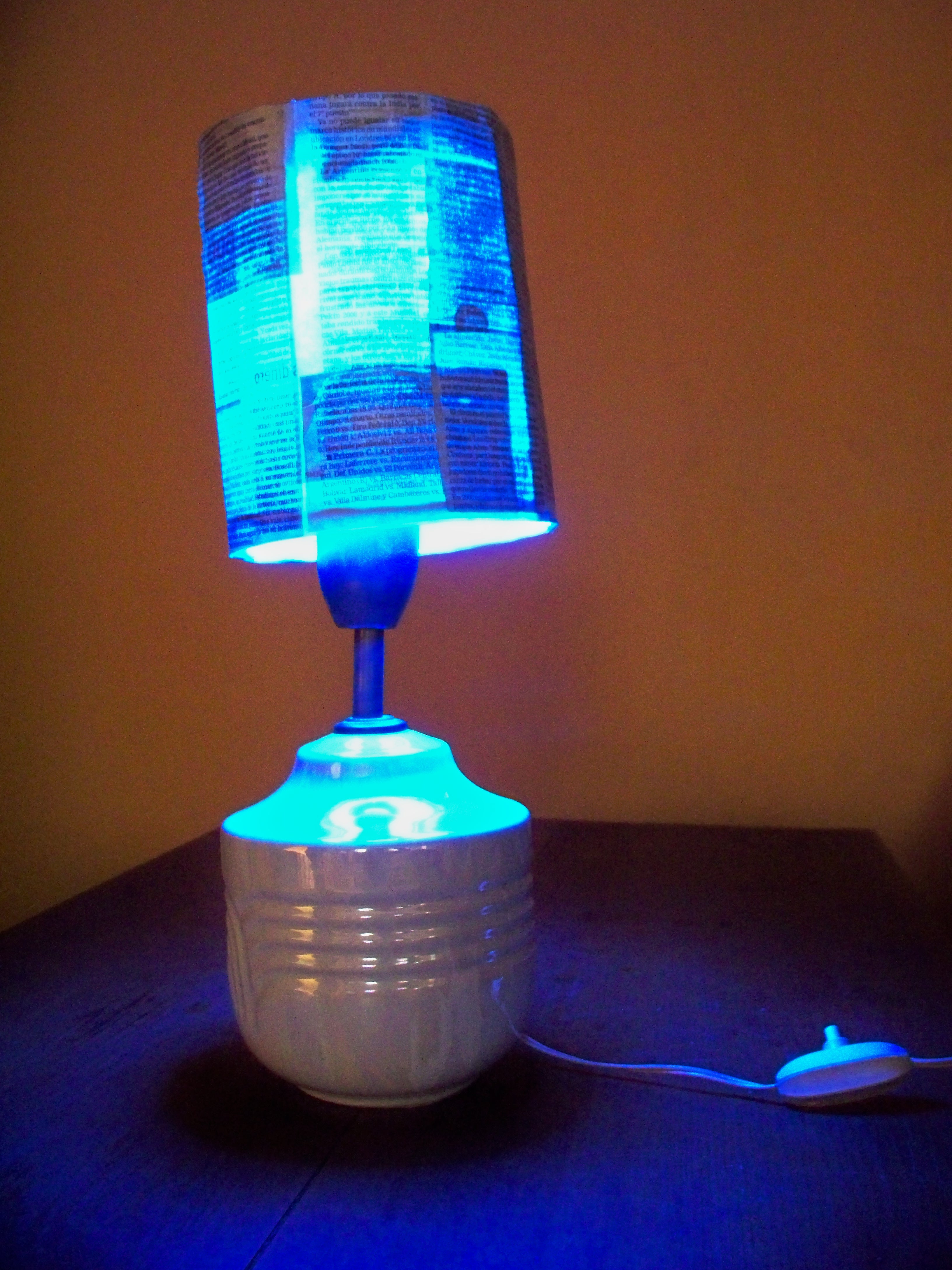 Newspaper Lamp Screen