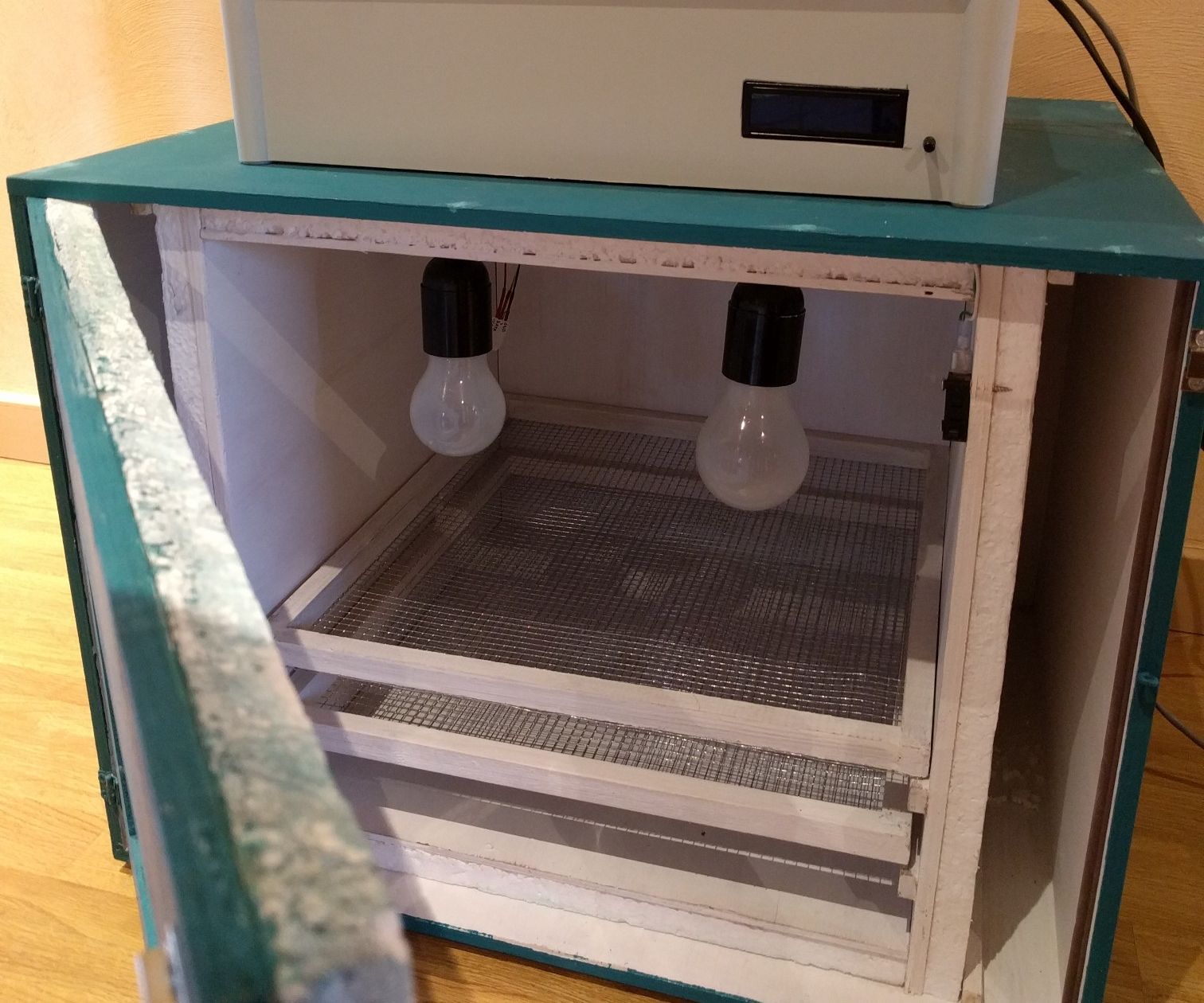 Lewekas - a Homemade Incubator