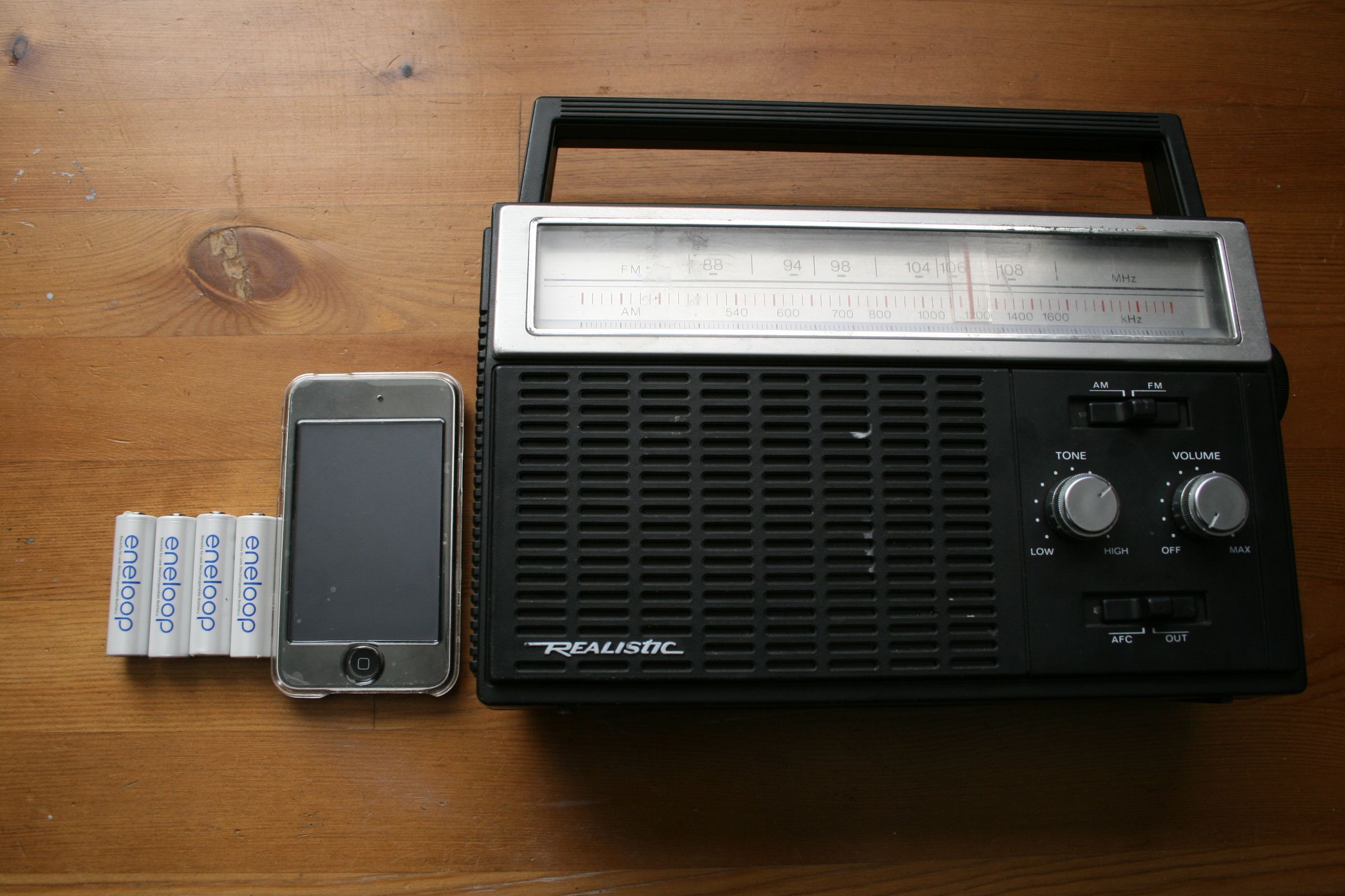 Old Radio Amplifier for iPod