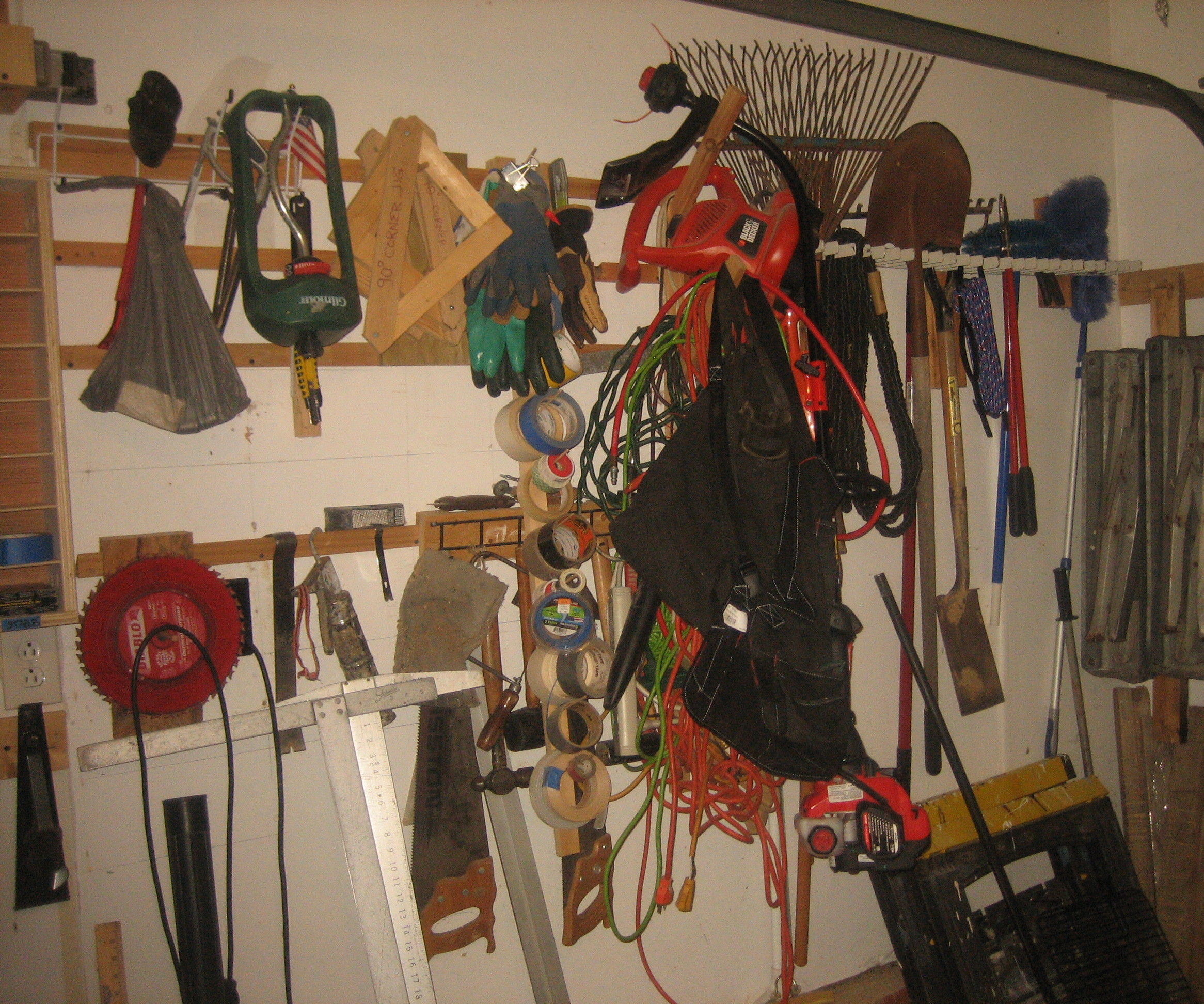 DECLUTTERING THE LITTLE SHOP OF JARFOLD