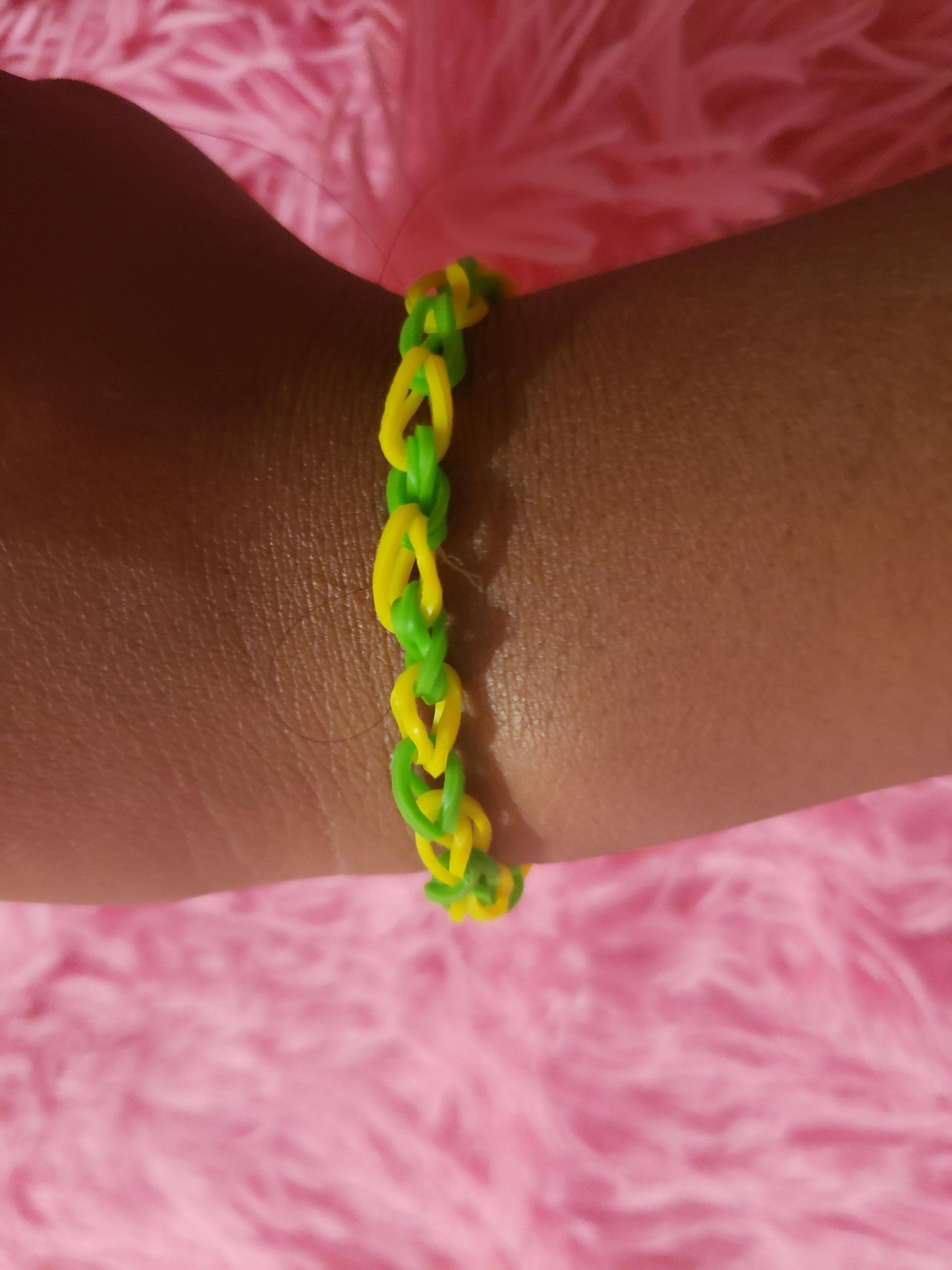 How to Make a Single Rubber Band Bracelet on Loom. 3 Steps
