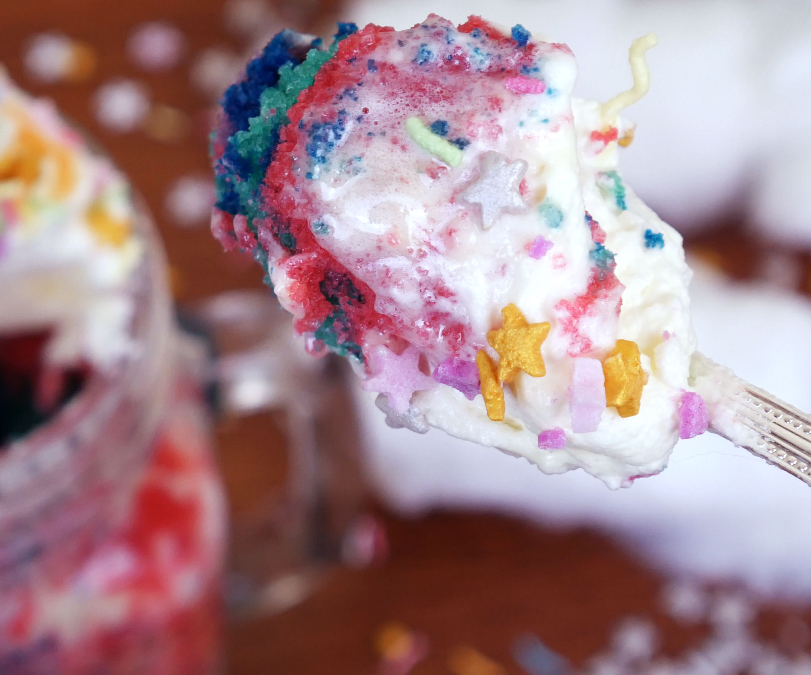 RAINBOW UNICORN MUG CAKE WITH WHITE CHOCOLATE
