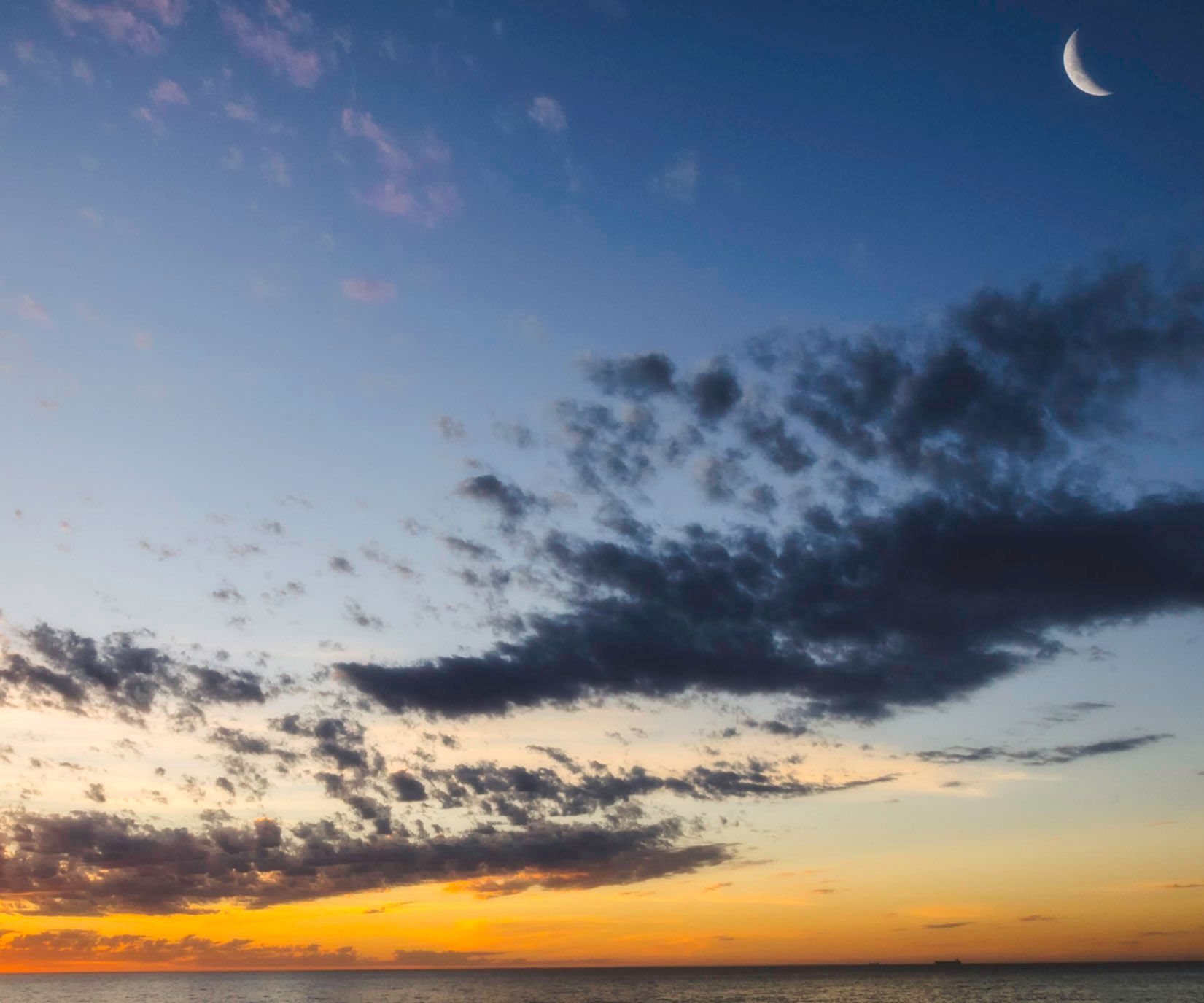 How to Enhance the Moon in a Photo Using Photoshop