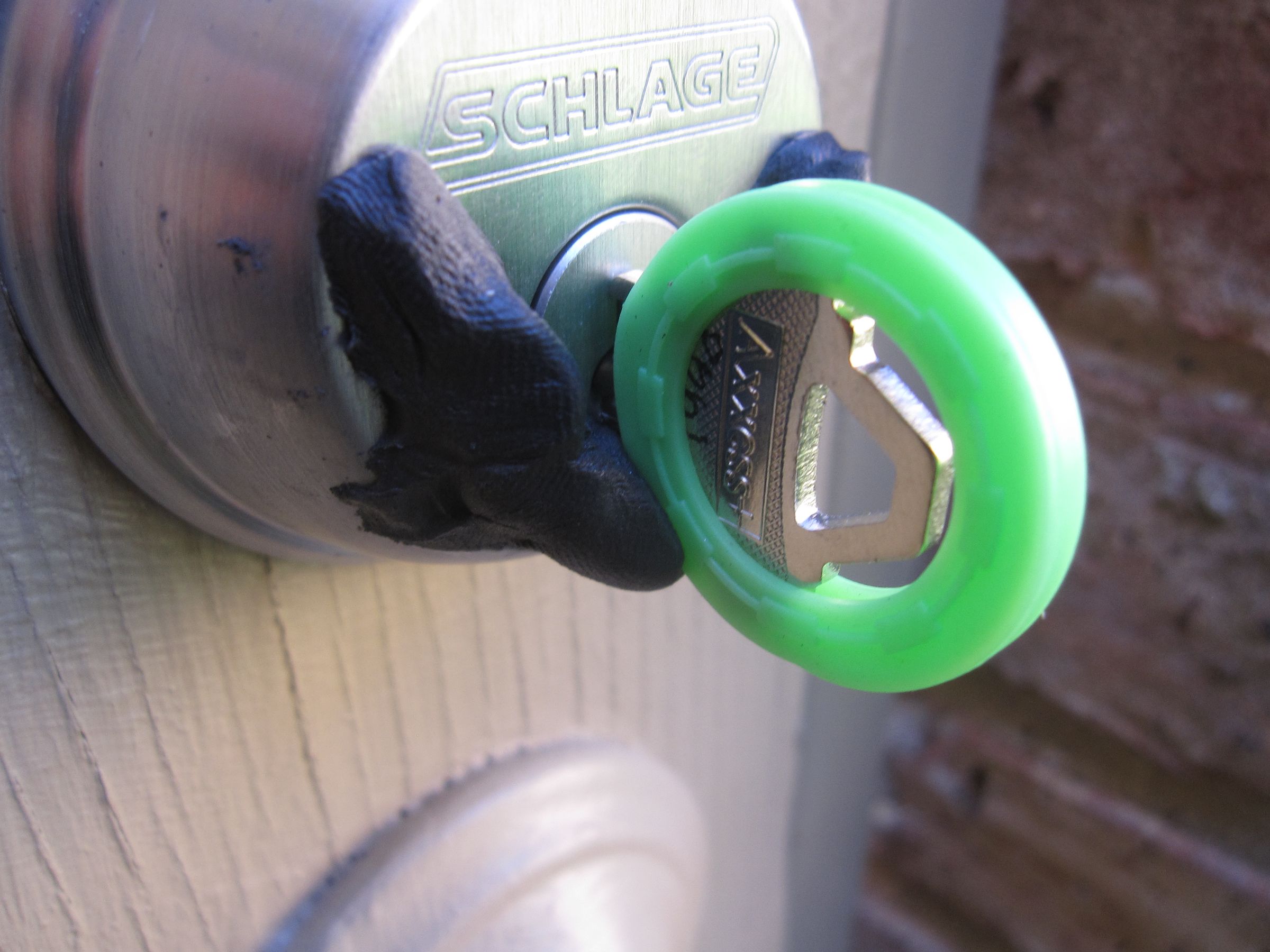 Sugru a Lock Finder ('V' Lock)