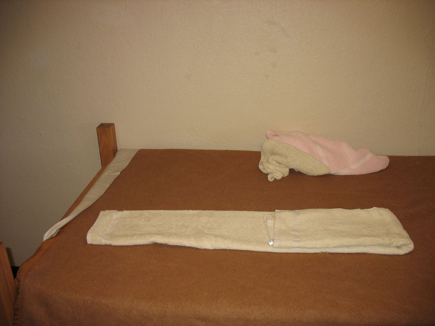 Folding Towels in Quarters and Thirds 9 Steps Instructables
