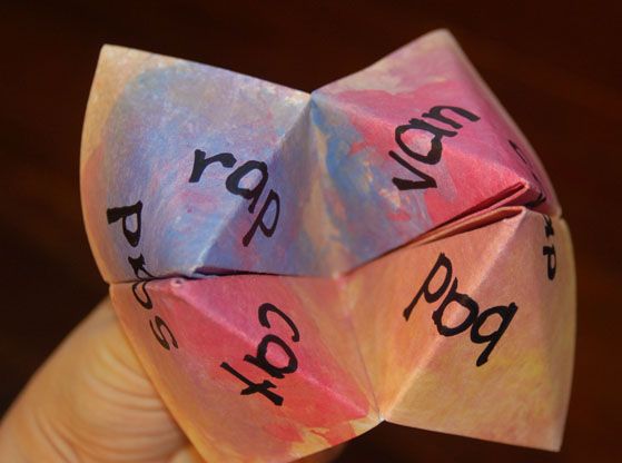 How to Make and Use a Cootie Catcher for Reading
