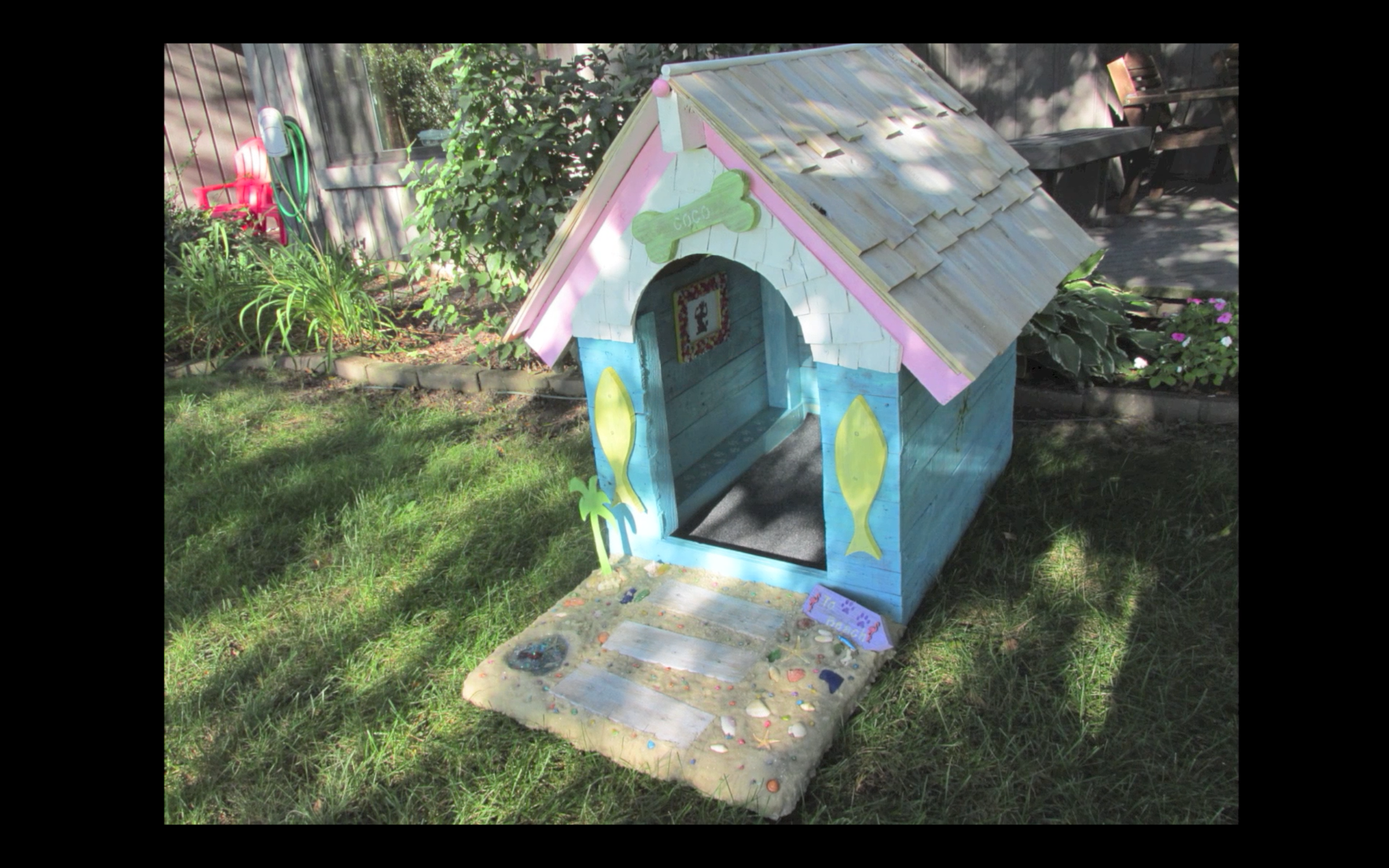 Doghouse Beach House DIY Using Recycled/Repurposed Materials 23