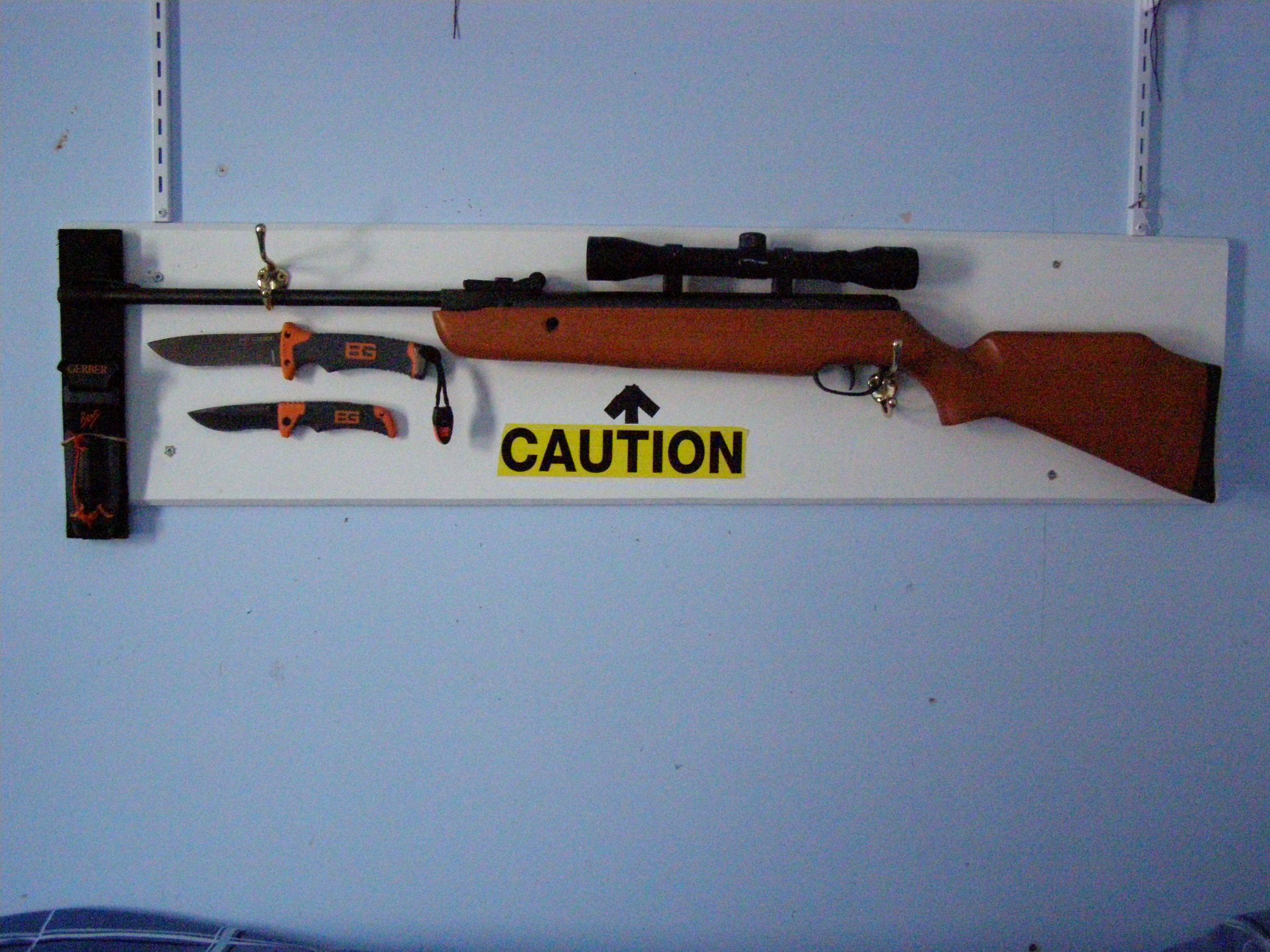 Super Easy Redneck Knife/gun Rack