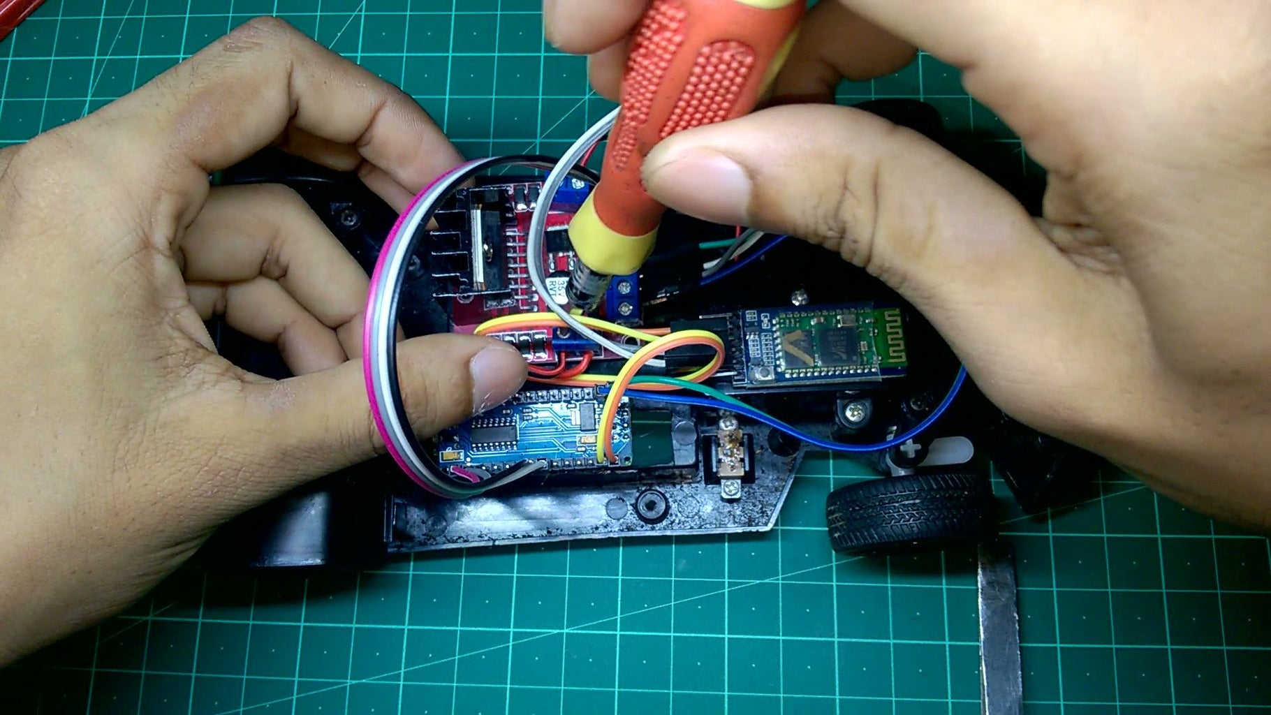 How to Make a DIY Smartphone Controlled RC Car : 8 Steps (with Pictures ... Circuit Diagram
