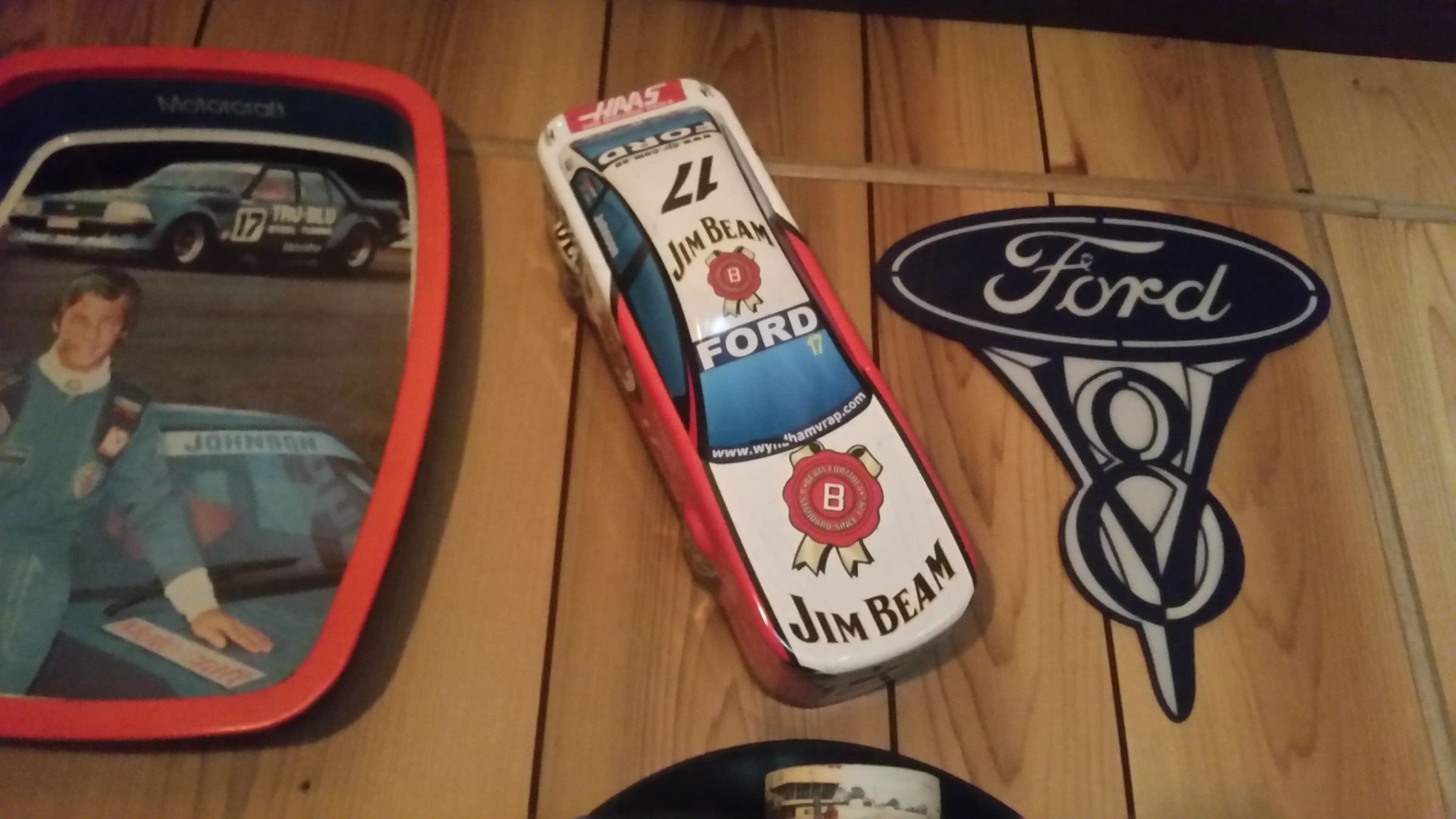 Hanging Tins on the Wall, No Damage. 4 Steps (with Pictures