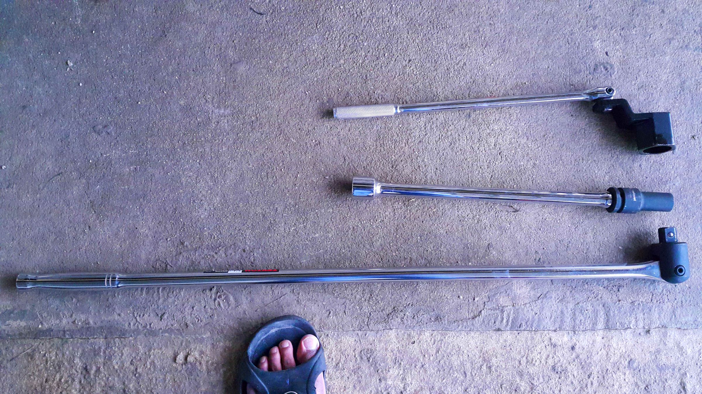 Super Easy Way to Remove and Reinstall the Crankshaft Pulley Bolt (Honda Civic 1999 D15B) 
