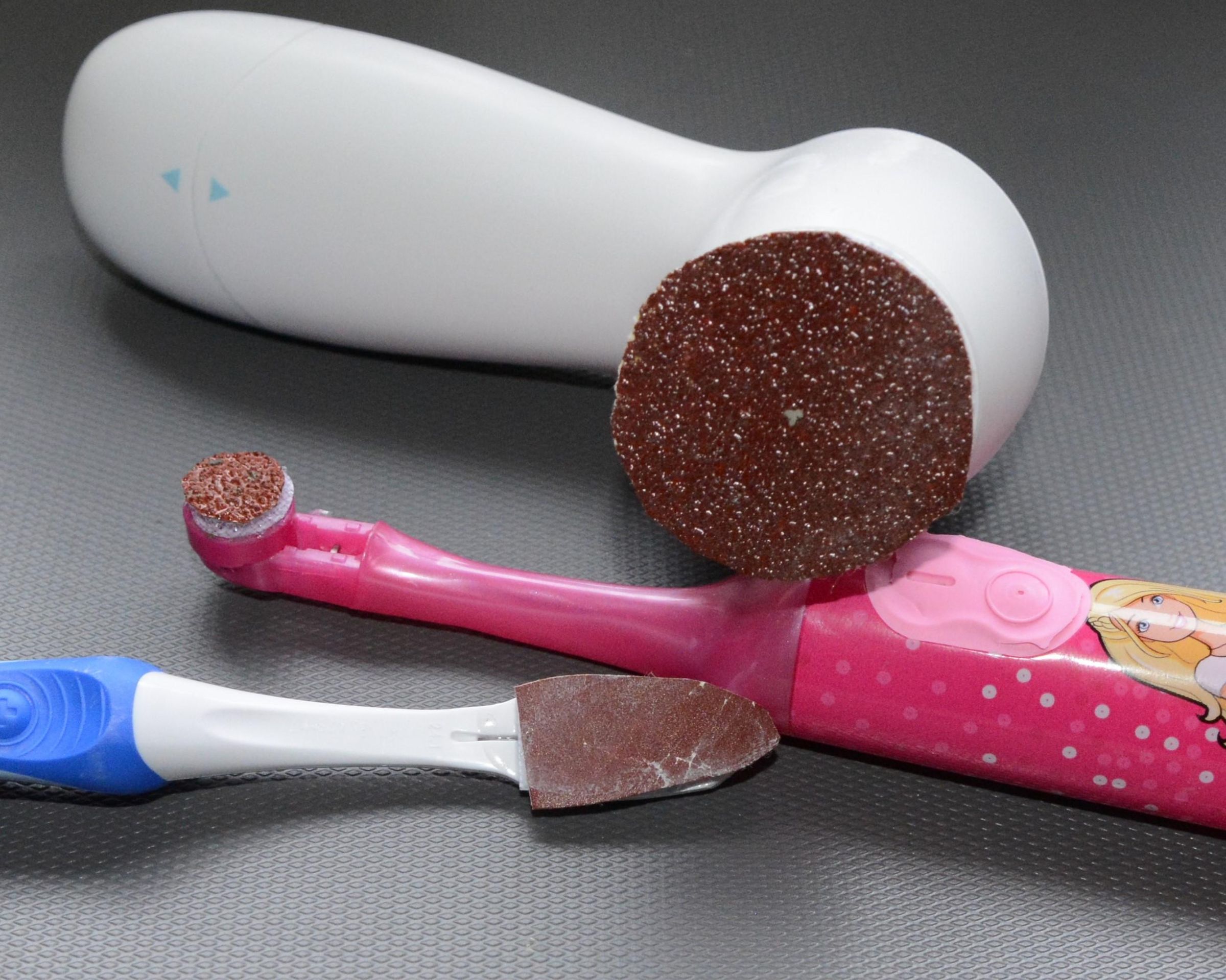 CONVERT OLD TOOTHBRUSHES INTO MINIATURE ELECTRIC SANDERS 5 Steps