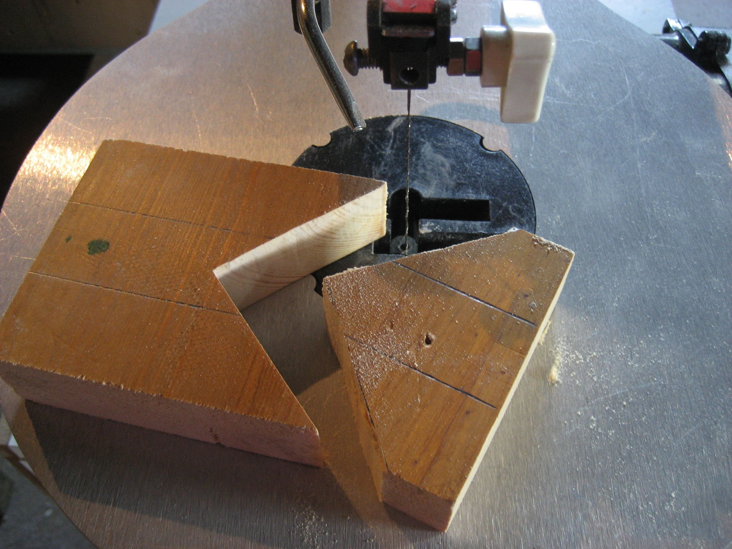 Biscuit Jointer Spline Jig Build. 6 Steps (with Pictures