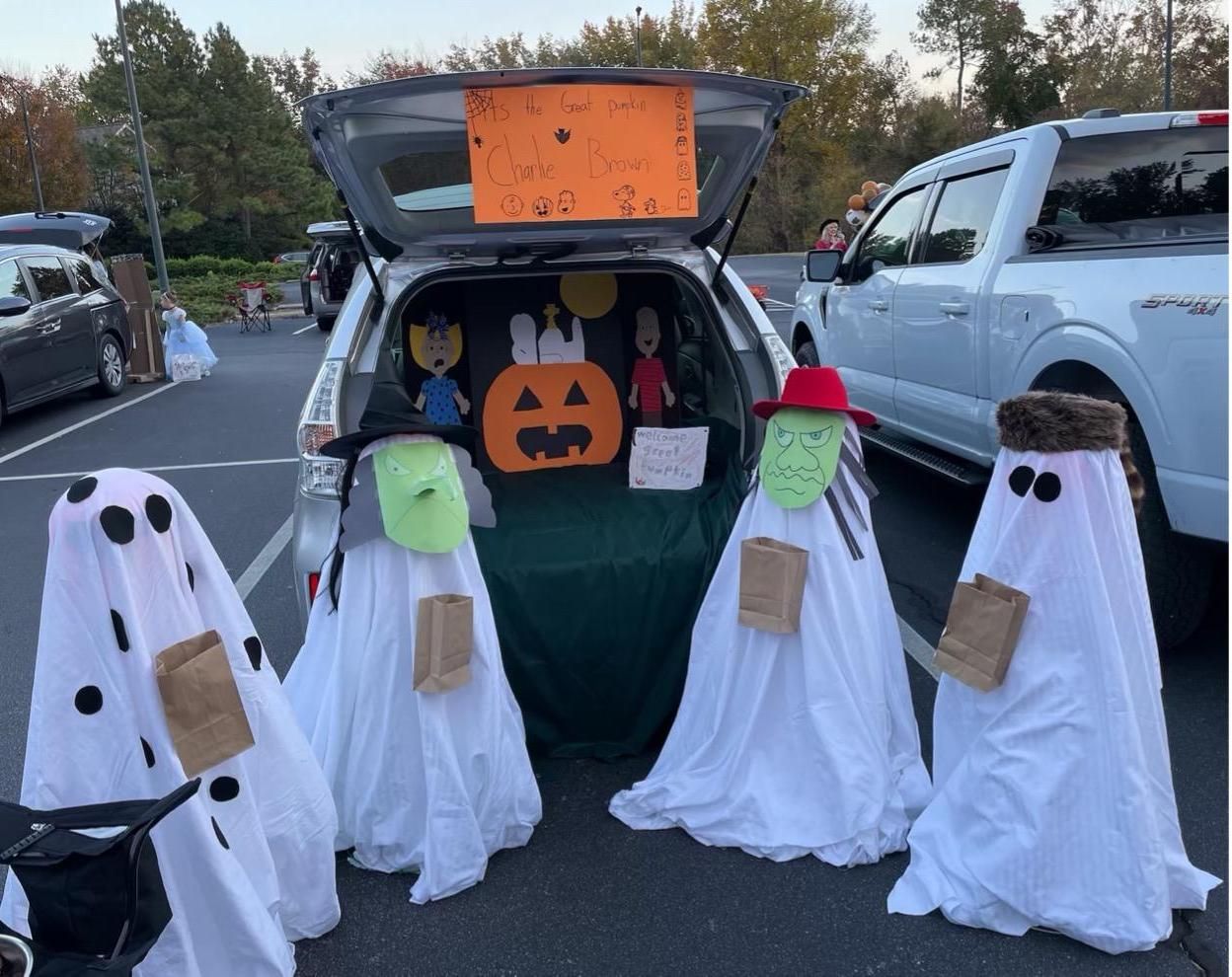 It’s the Great Pumpkin, Charlie Brown! Trunk-or-Treat Display