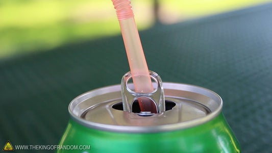 Getränkedosen Und Strohhalme