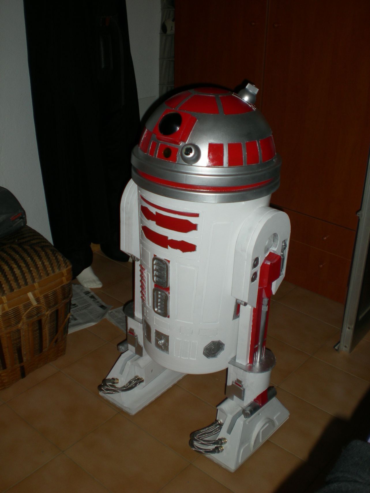 R2, Trash