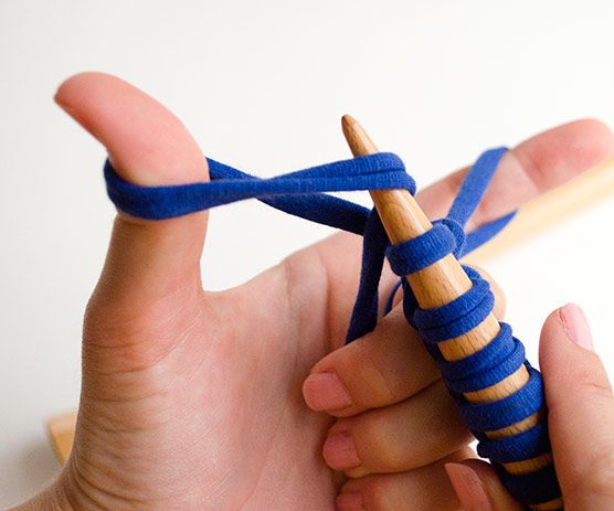 How to Cast on Stitches in the “long Tail Cast On” Method