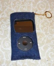 How to Make an Ipod Carrying Case From Fabric