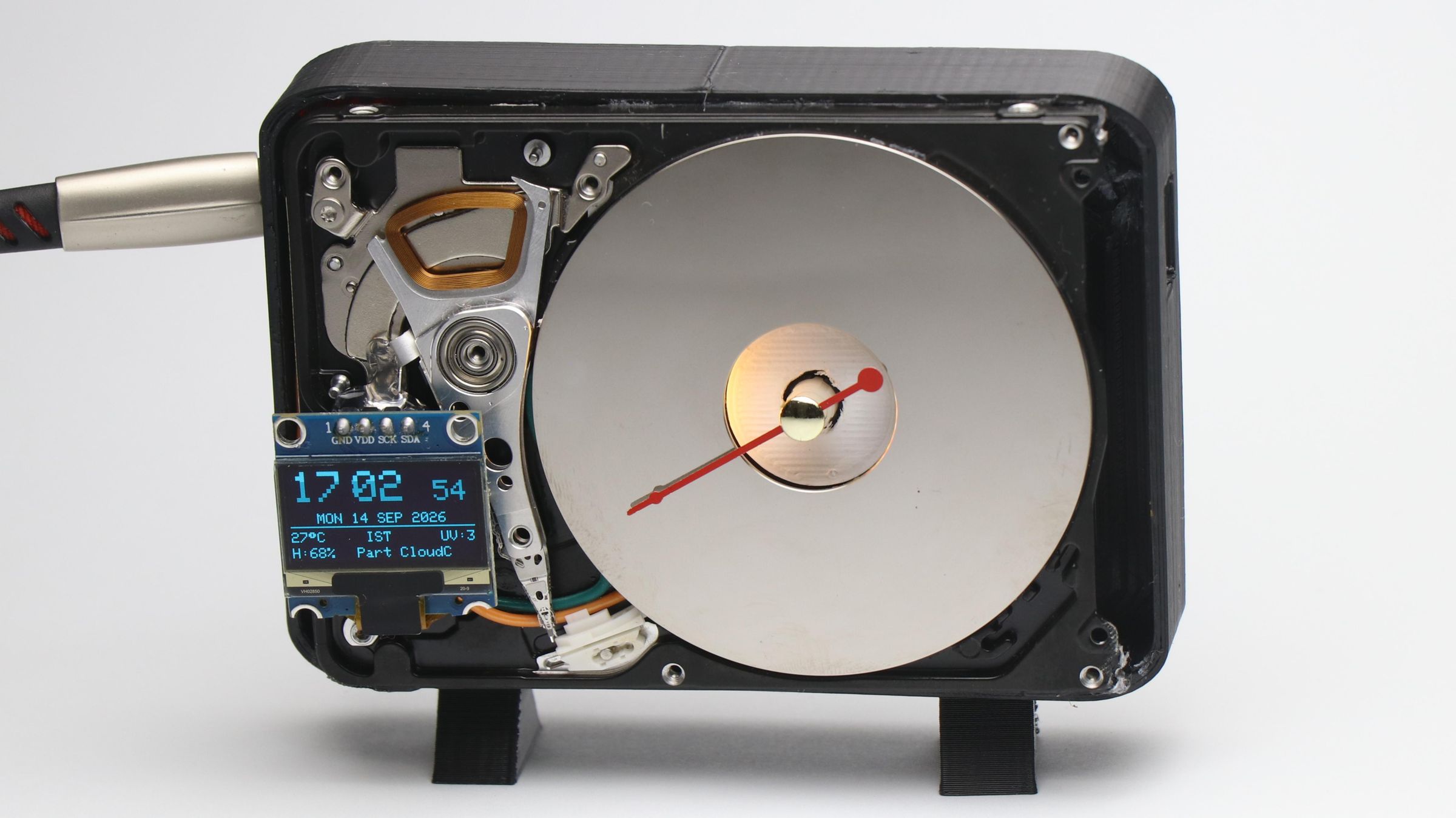 Smart Weather Clock ที่ดัดแปลงจาก Hard Drive เก่า