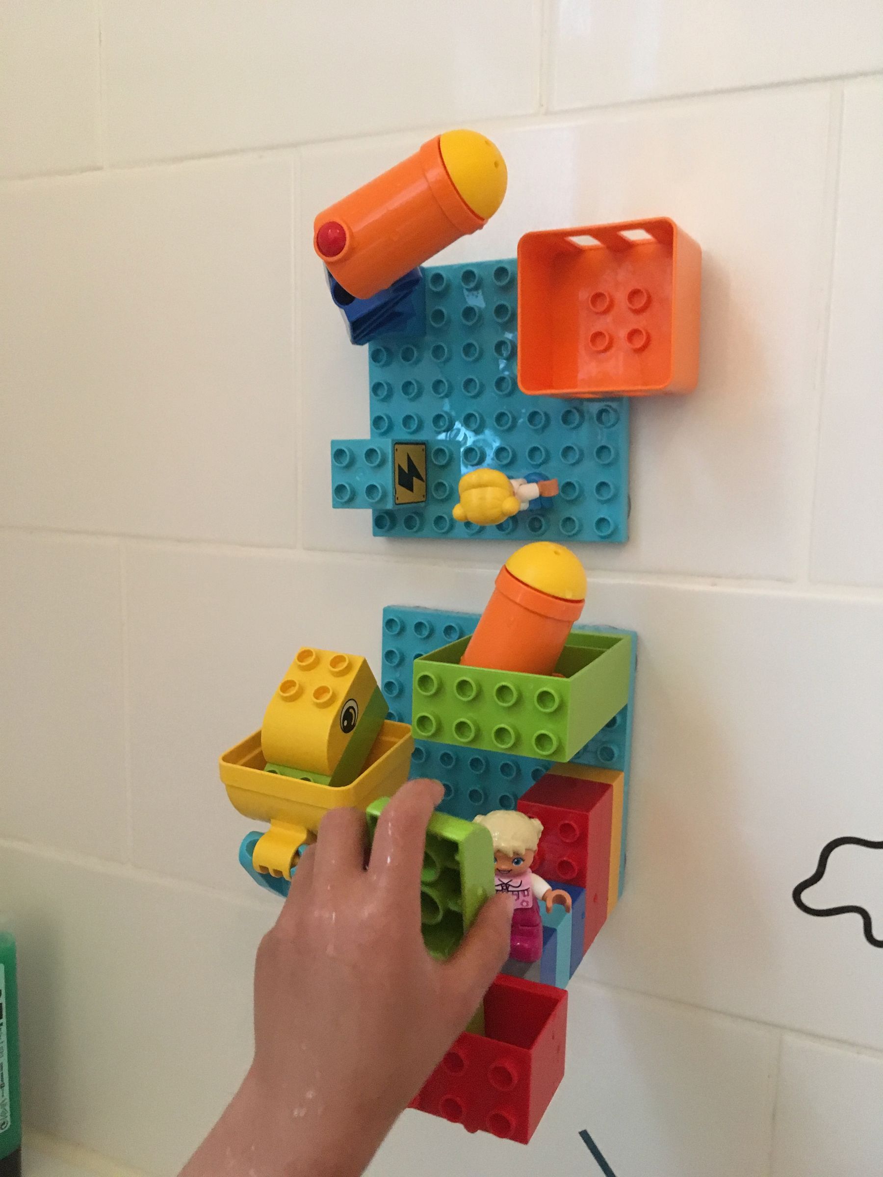 Make BathTimes More Fun! Building Bricks on Your Bathroom Tiles 8 Steps (with Pictures