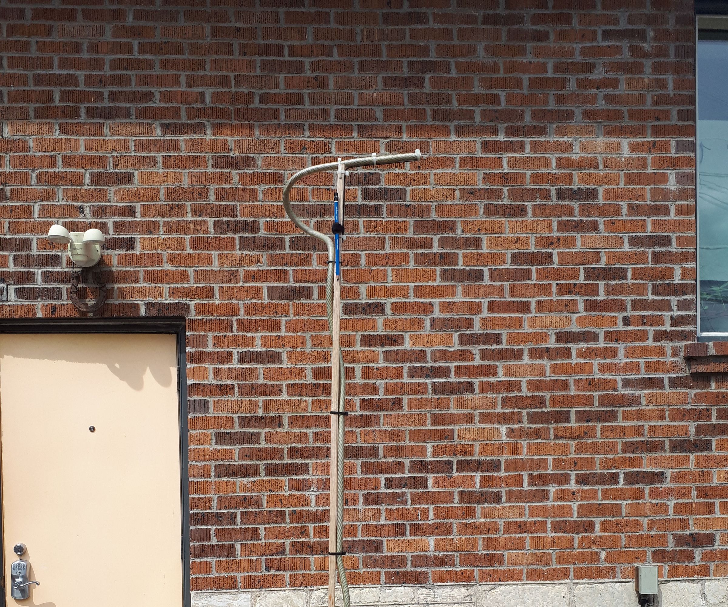 High Waterer Using Priming Bulb