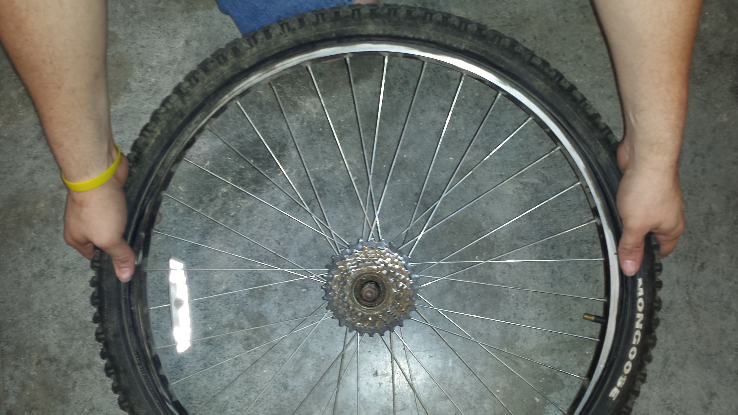 Change a Mountain Bike Tube Without Tools 6 Steps (with Pictures